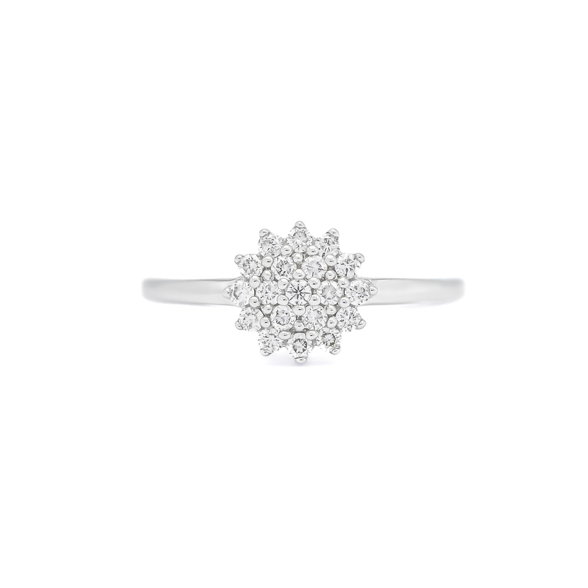 Modern Natural Diamond 0.30 carats 18 Karat White Gold Diamond Cluster Engagement Ring For Sale