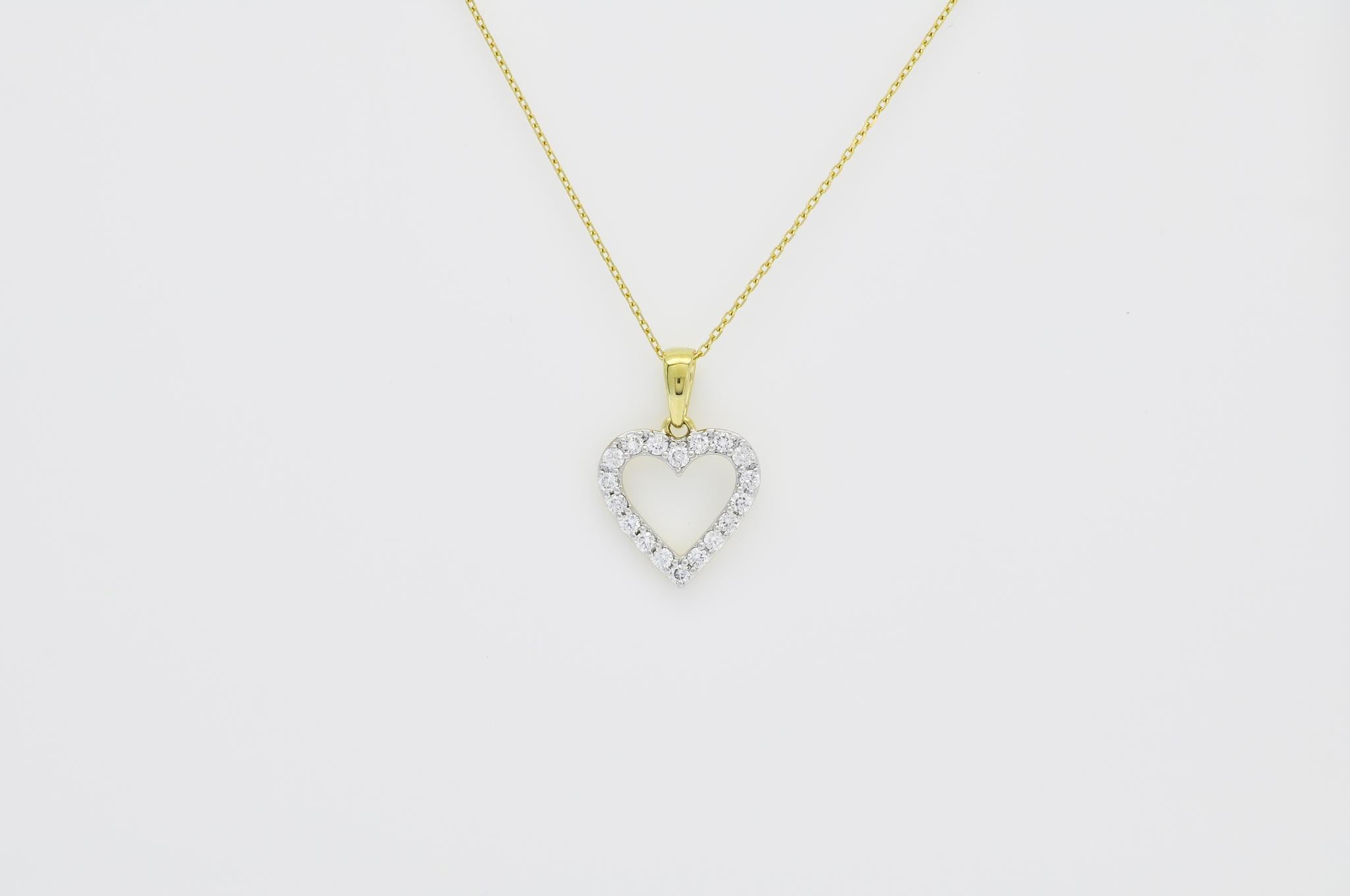 Modern Natural Diamond 0.35 carats 18 Karat Yellow Gold  Heart Pendant Chain Necklace For Sale