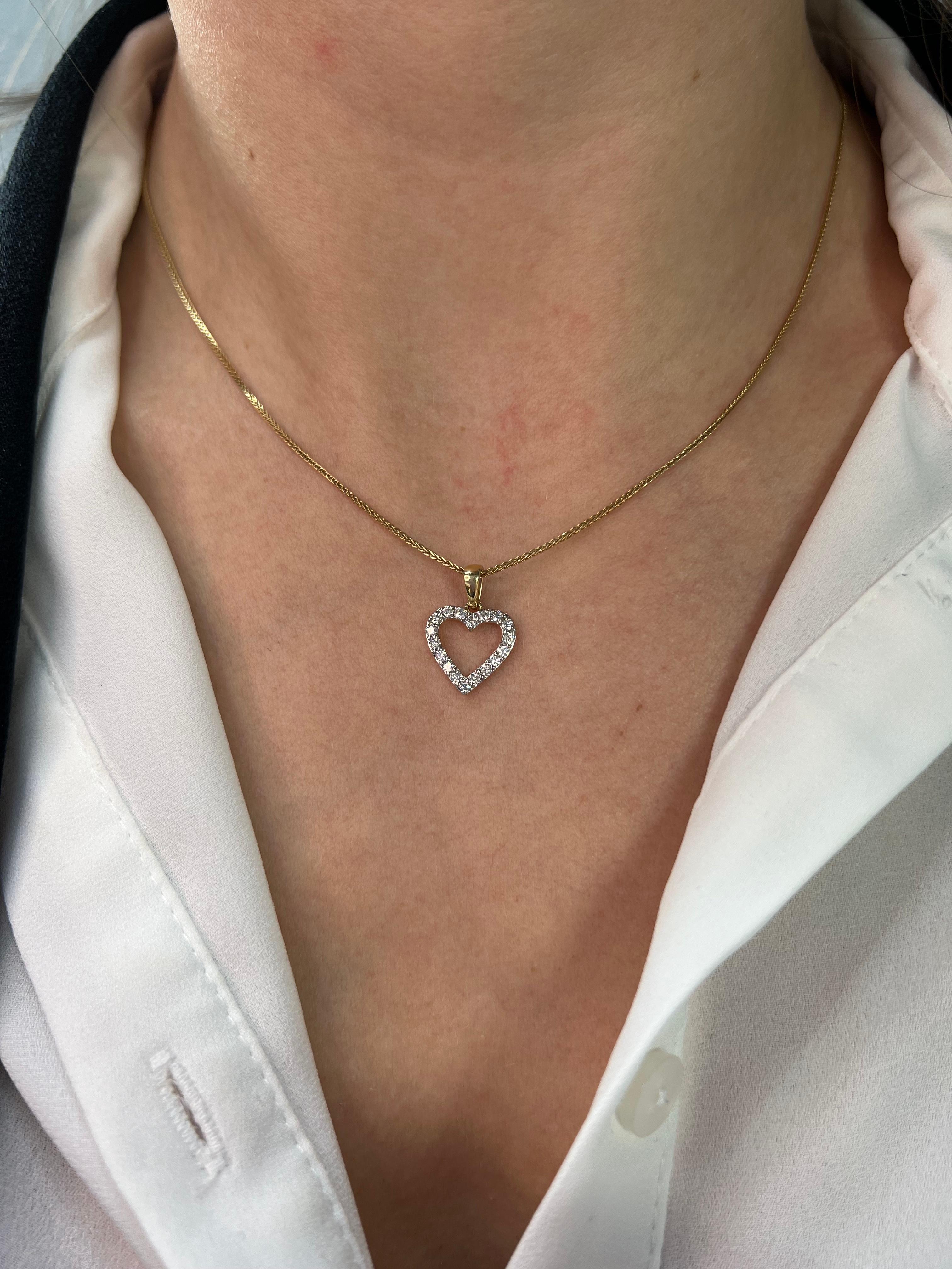 Diamant naturel 0,35 carat or jaune 18 carats  Collier à chaîne avec pendentif en forme de coeur en vente 1