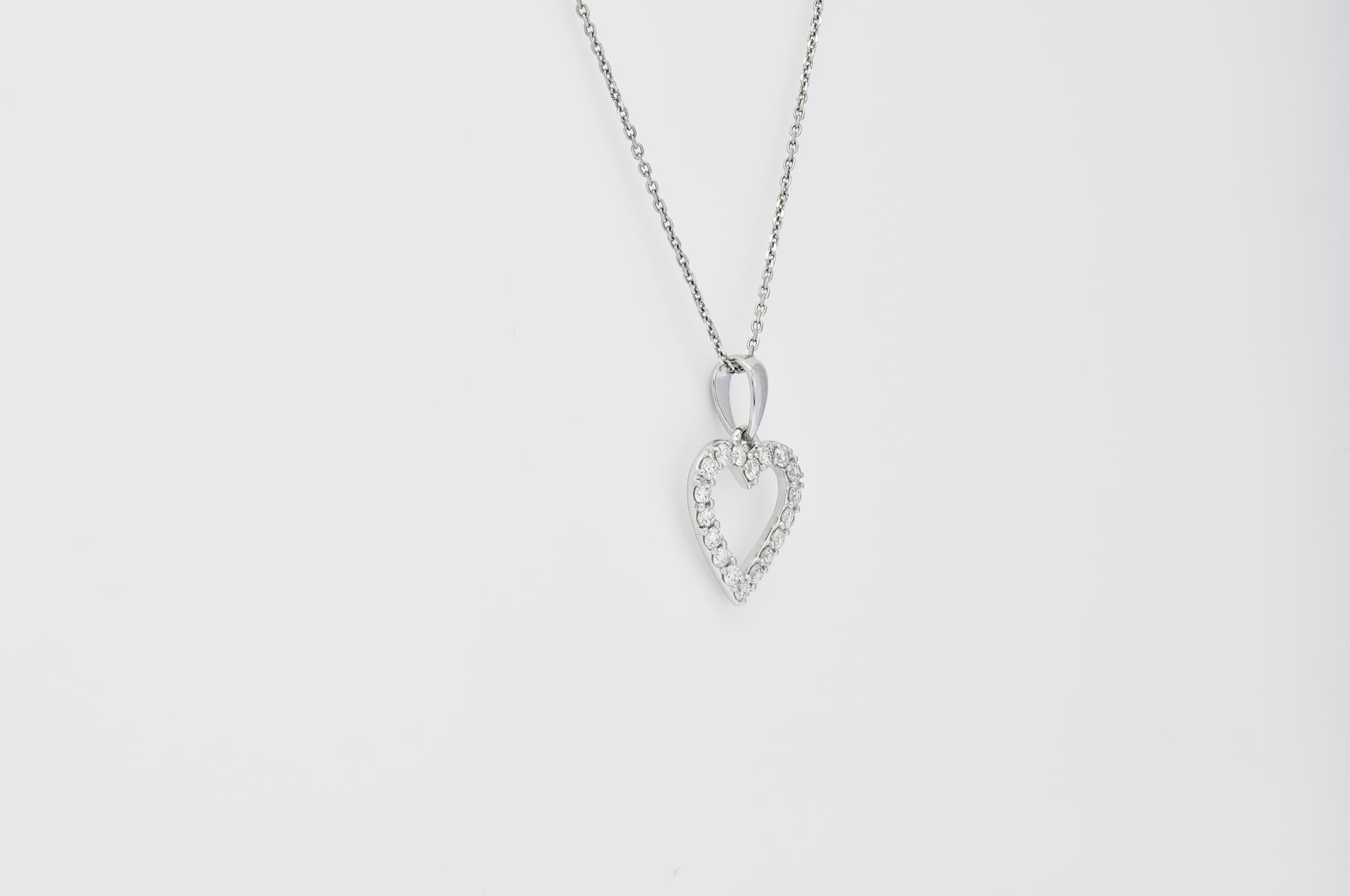 Diamant naturel 0,35 carat or jaune 18 carats  Collier à chaîne avec pendentif en forme de coeur en vente 3