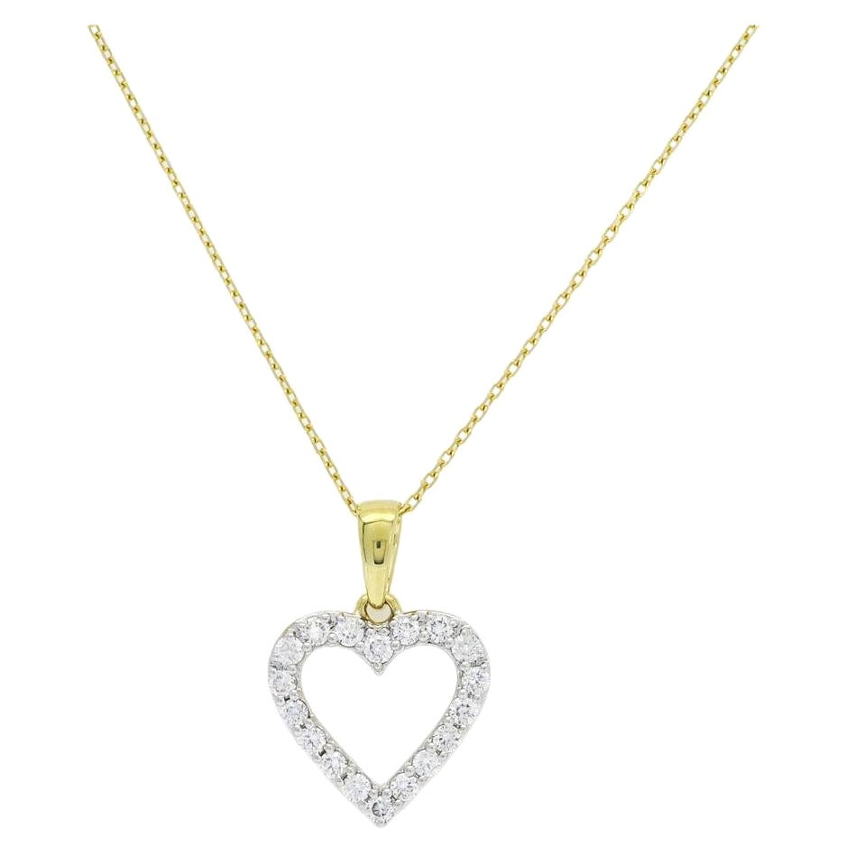 Natural Diamond 0.35 carats 18 Karat Yellow Gold  Heart Pendant Chain Necklace For Sale