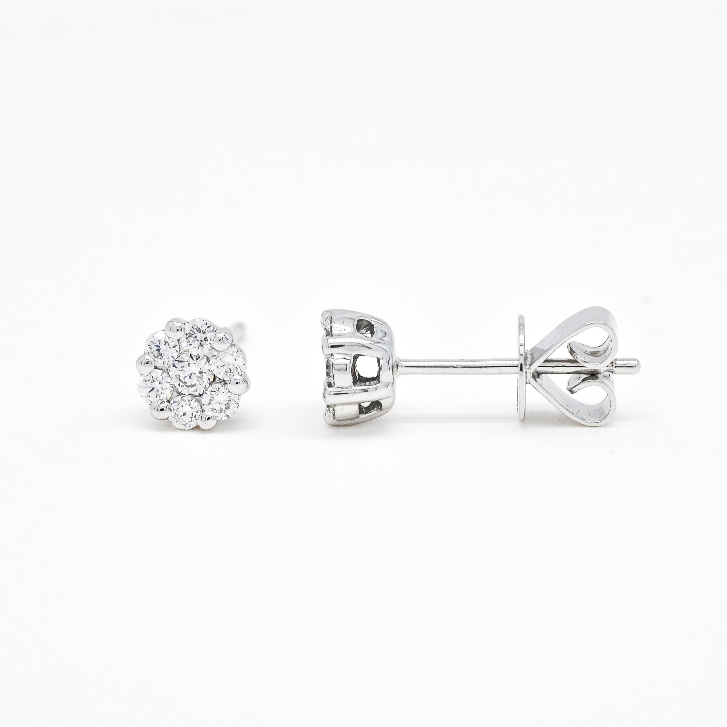 Natural Diamond 0.35 carats 18KT White Gold Classic Cluster Earrings In New Condition For Sale In Antwerpen, BE