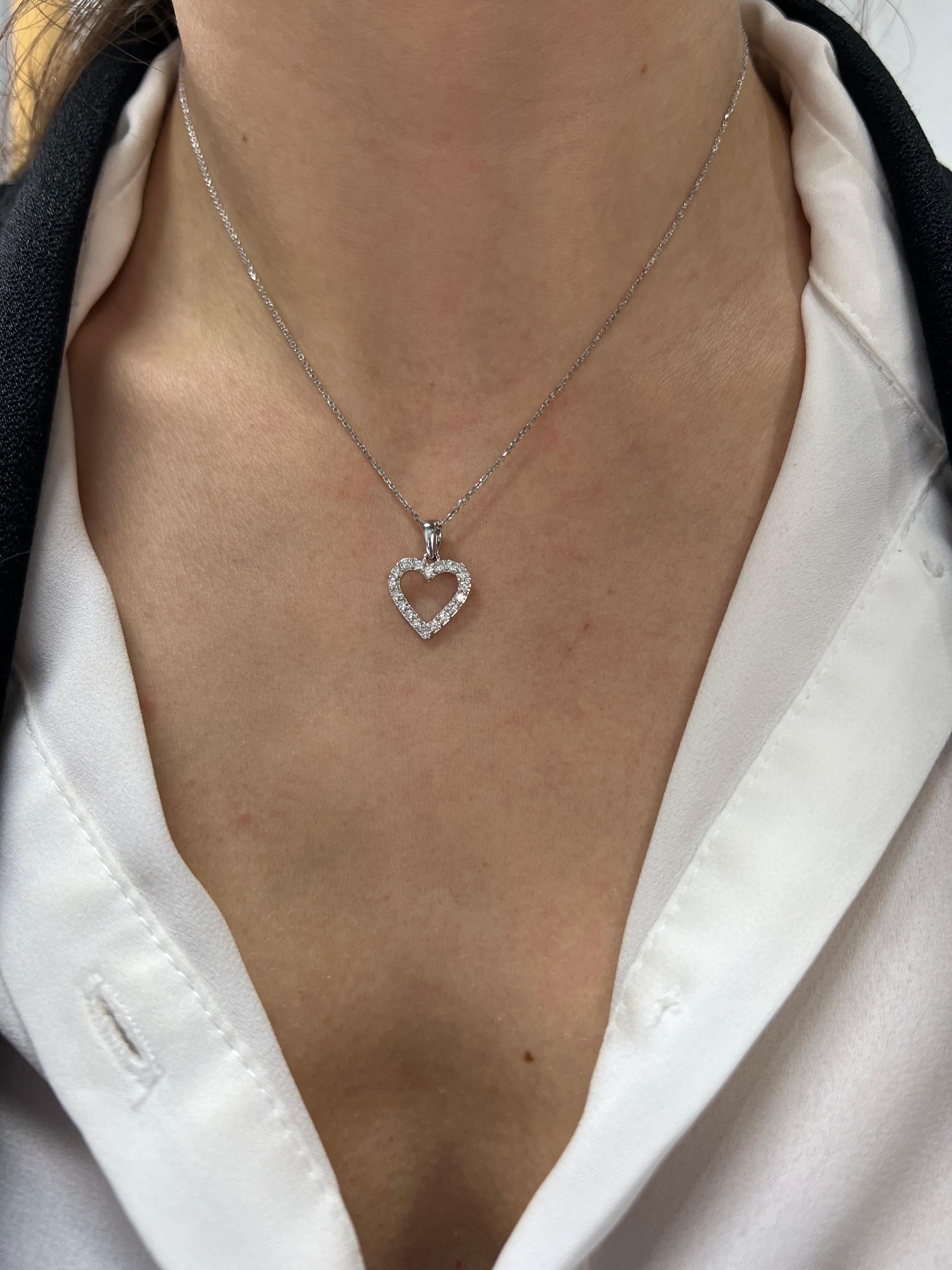 Brilliant Cut Natural Diamond 0.35 cts 18 Karat White Gold  Heart Pendant Chain Necklace For Sale