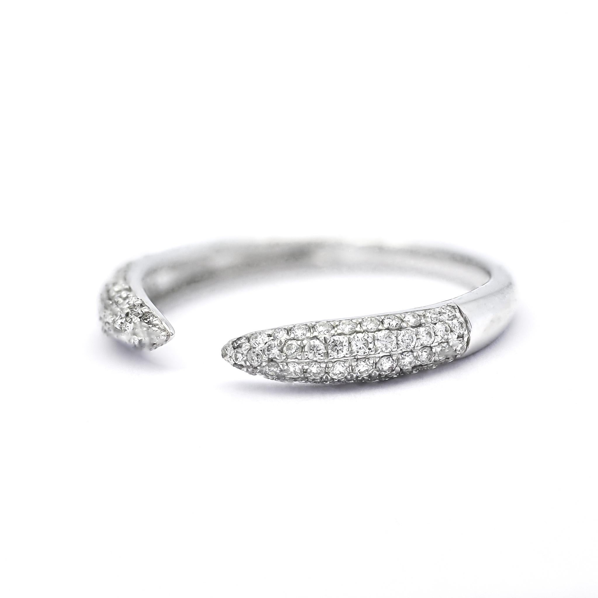 Anello minimalista con pavé di diamanti naturali 0,35 carati in oro bianco 18 carati In condizioni Nuovo in vendita a Antwerpen, BE
