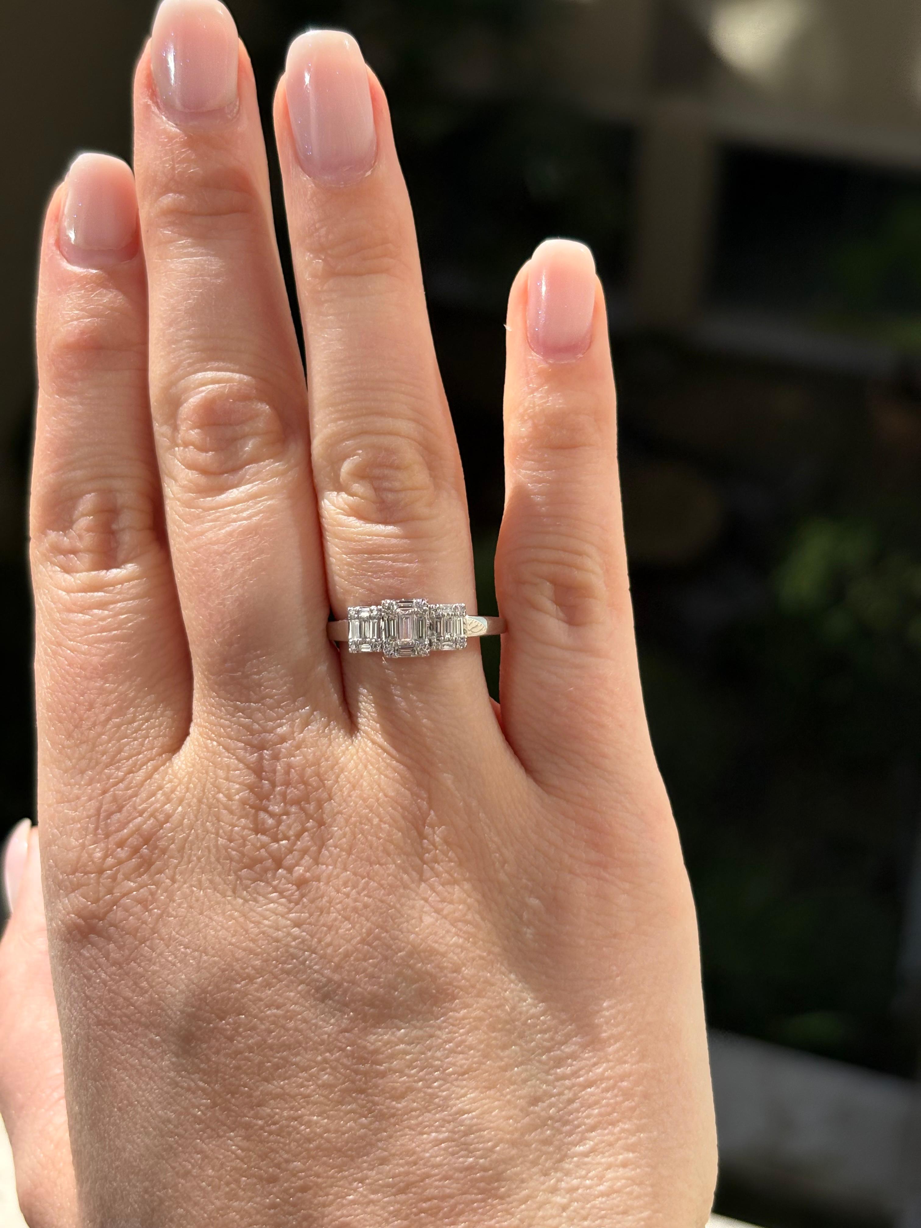 Natürlicher Diamant 0,36 Karat 18KT Weißgold Trio Cluster Jahrestag-Ring mit Diamanten im Angebot 6