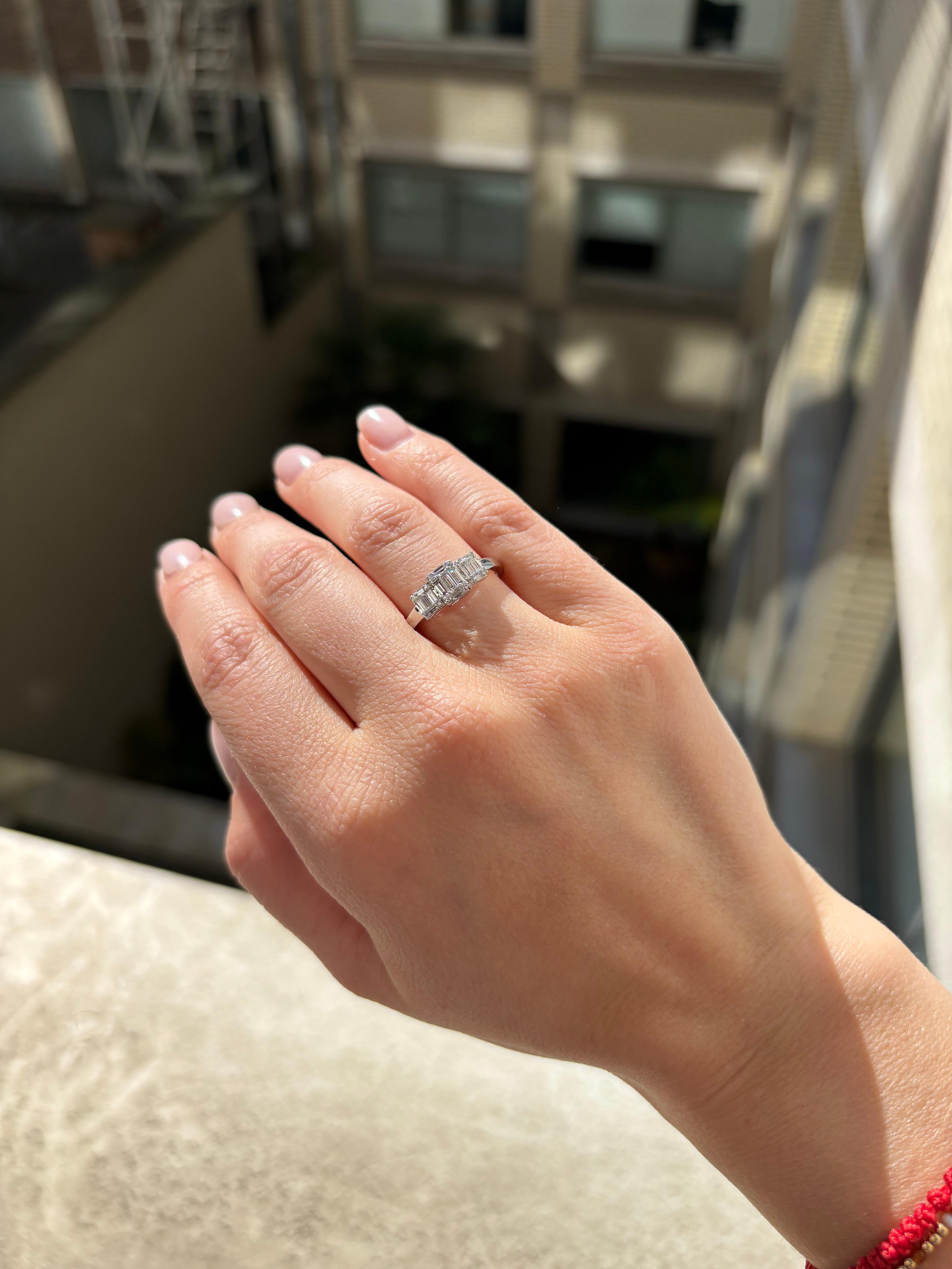 Natürlicher Diamant 0,36 Karat 18KT Weißgold Trio Cluster Jahrestag-Ring mit Diamanten Damen im Angebot