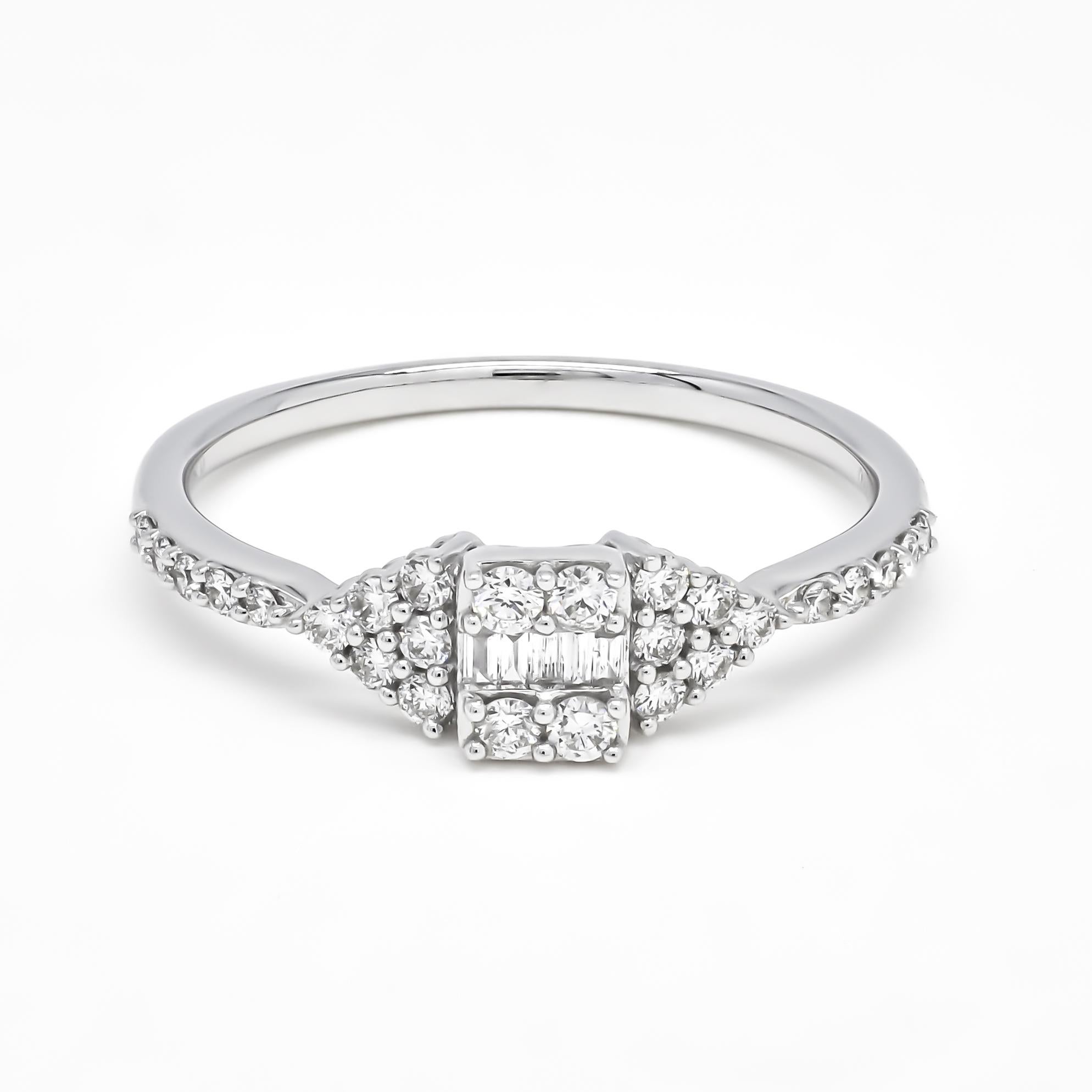 Women's or Men's Natural Diamond 0.37 carats 18KT White Gold Cluster Engagement Ring For Sale