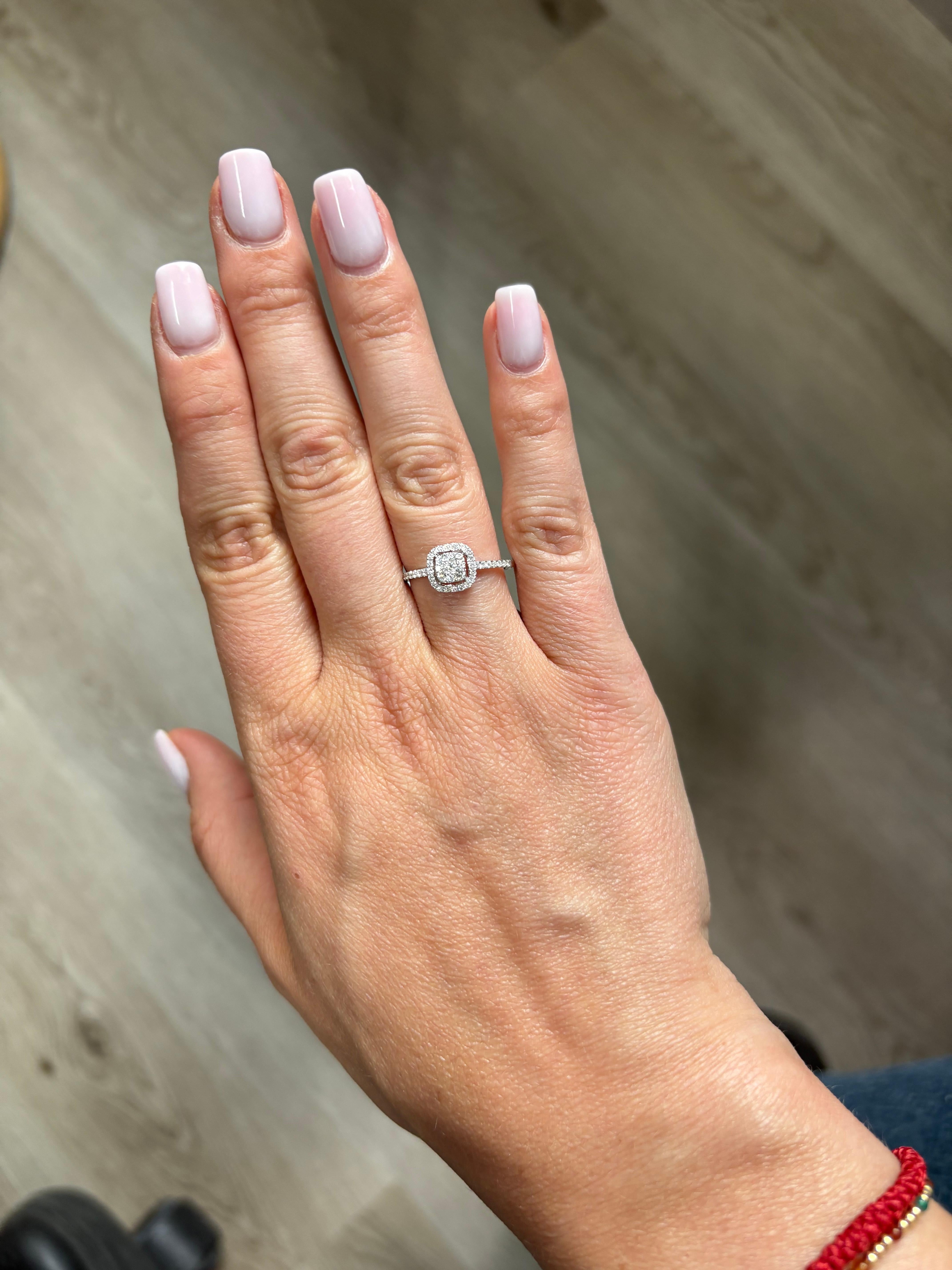 da uomo o donna Anello di fidanzamento a grappolo con diamante naturale da 0,37 carati in oro bianco 18KT in vendita