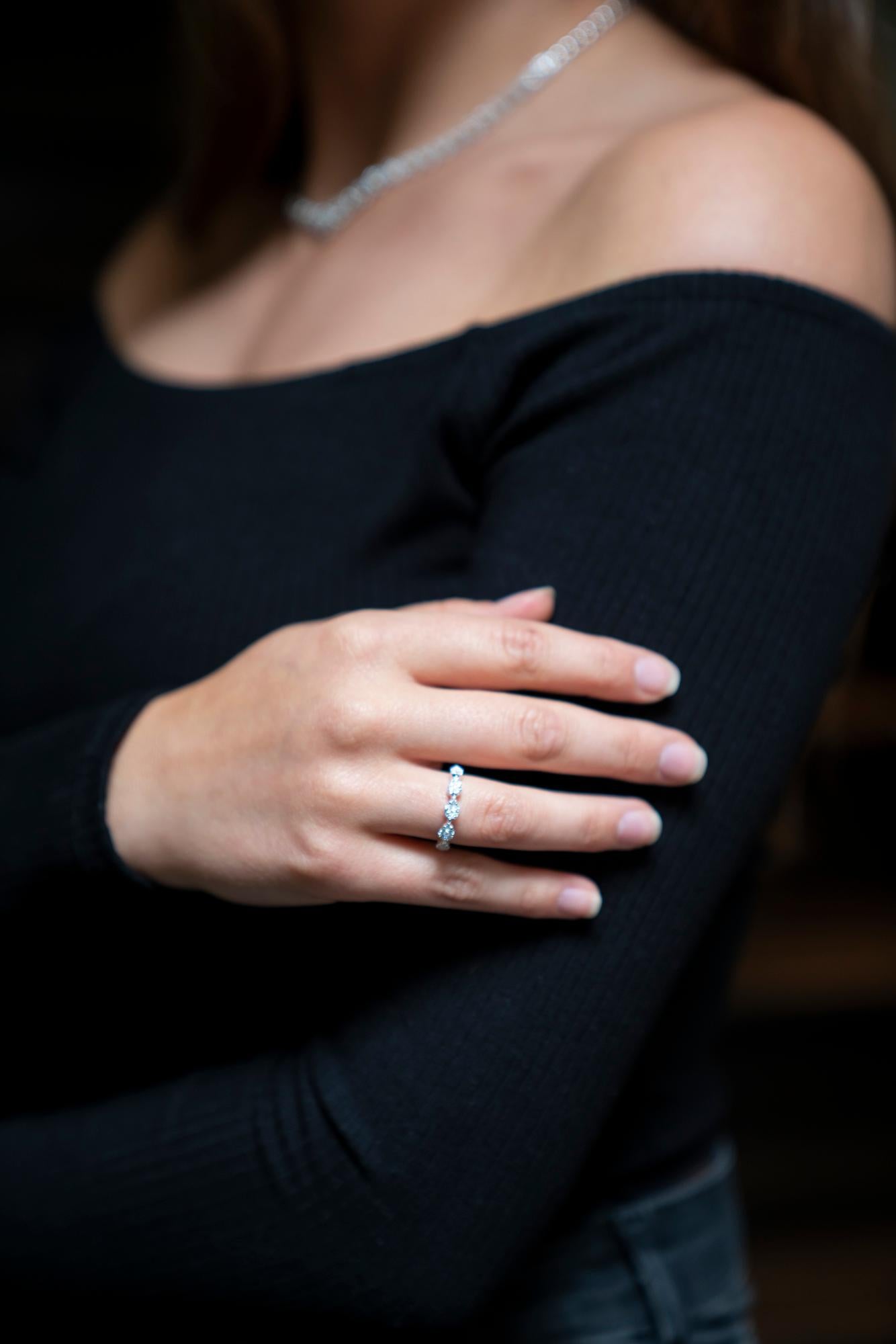 Natural Diamond 0.40 carats 18KT White Gold Wedding Band Ring In New Condition For Sale In Antwerpen, BE