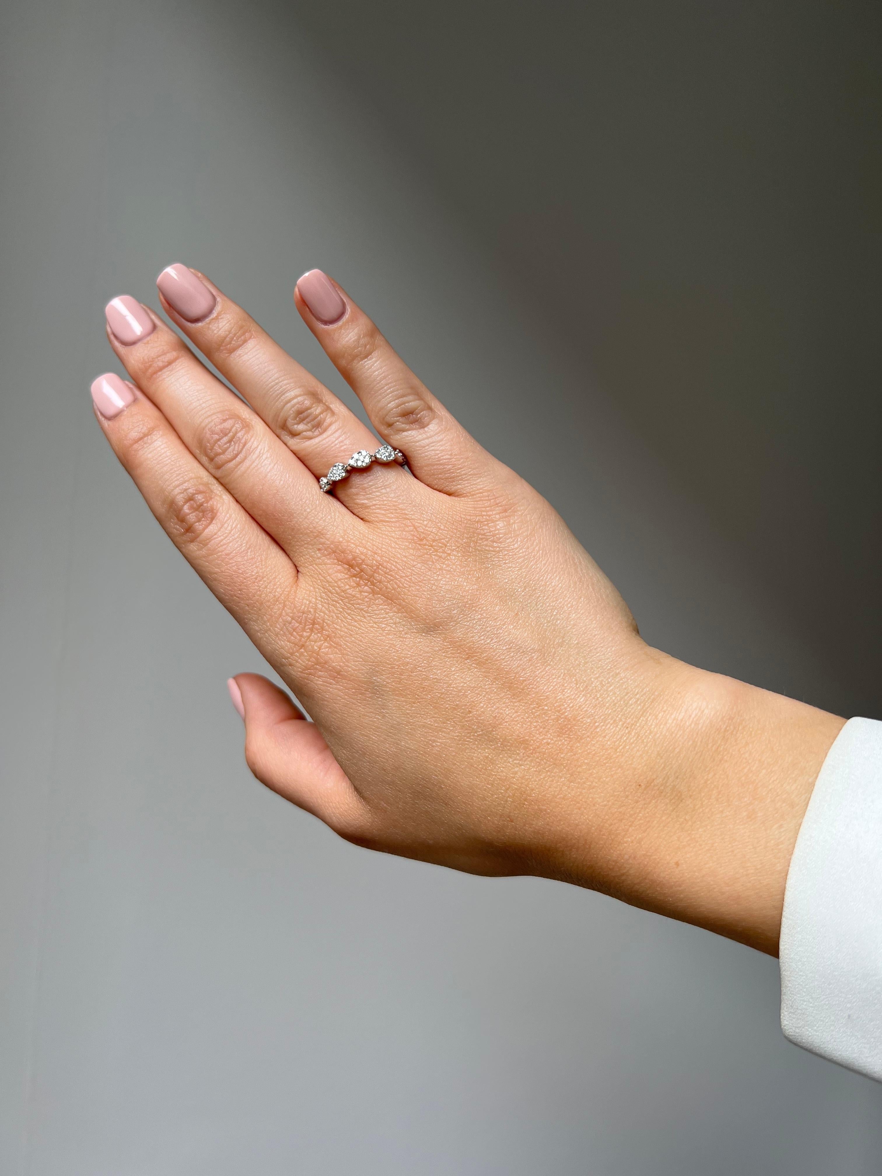 Women's or Men's Natural Diamond 0.40 carats 18KT White Gold Wedding Band Ring For Sale