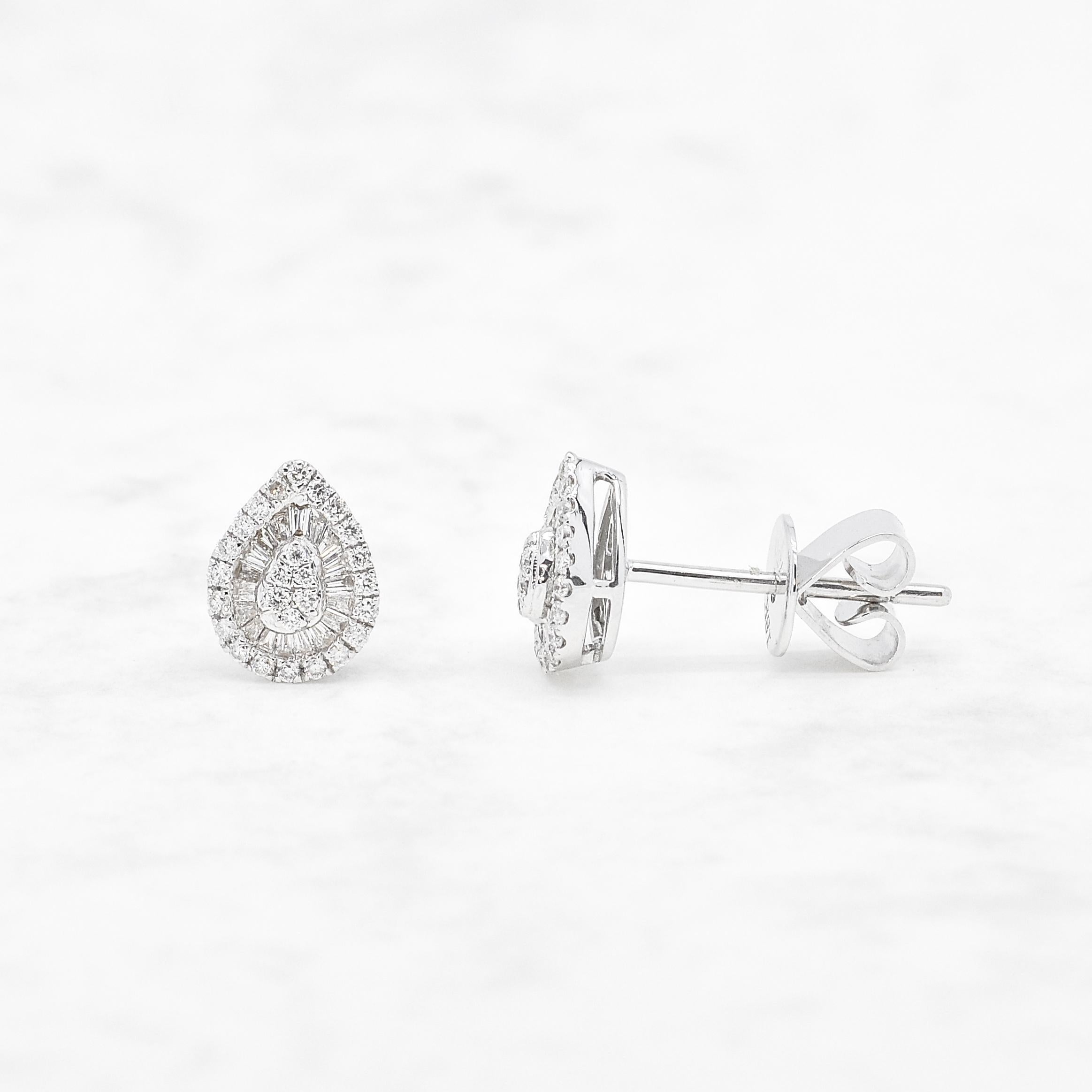 Clous d'oreilles en forme de goutte en or jaune 18 carats avec diamants naturels 0,38 carat en vente 1