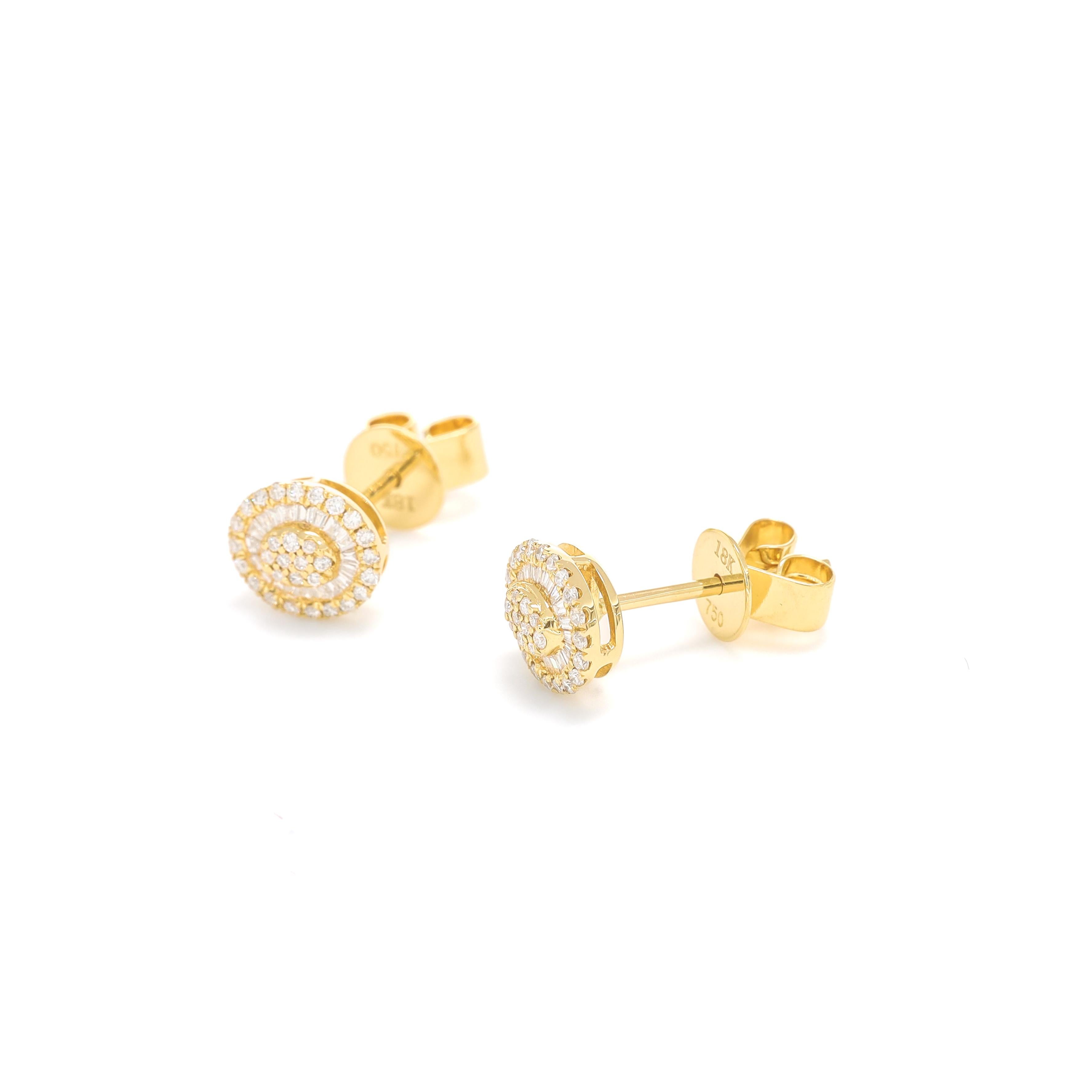 Moderne Clous d'oreilles de forme ovale en or jaune 18 carats avec diamants naturels de 0,40 carat en vente