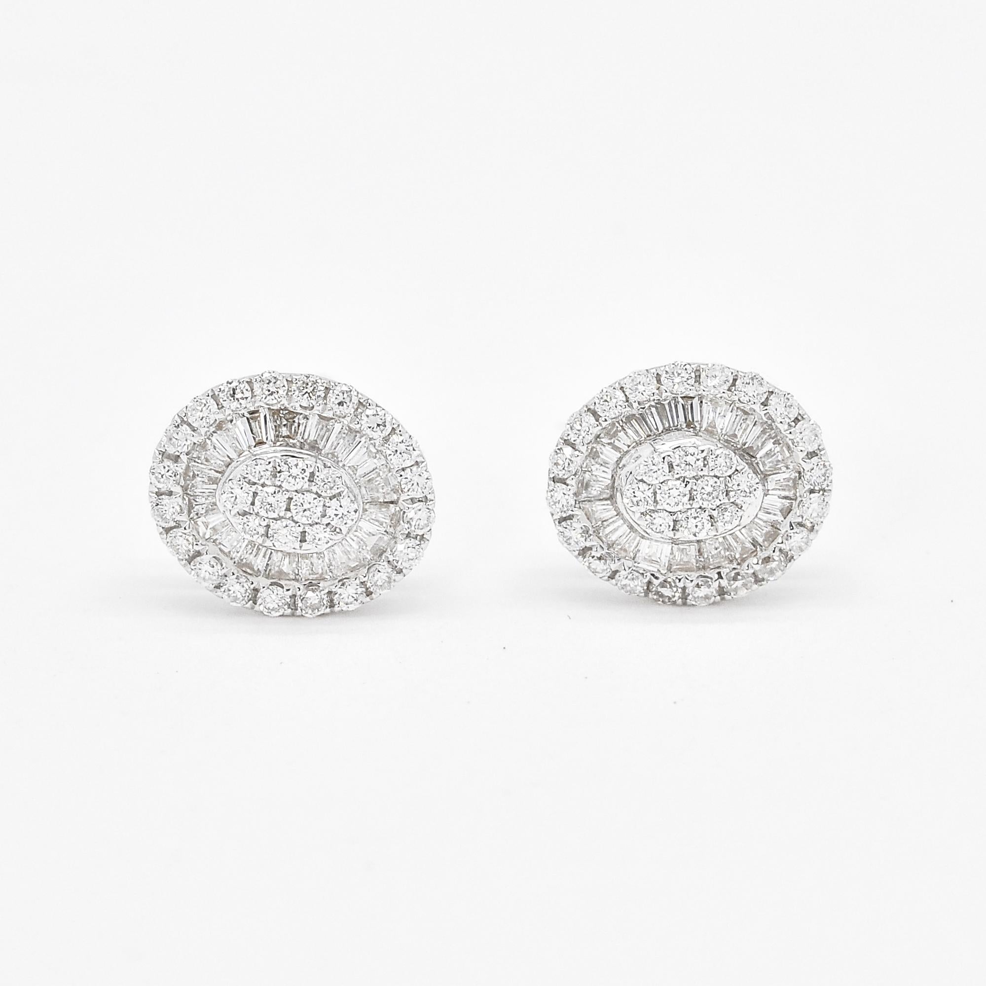 Clous d'oreilles de forme ovale en or jaune 18 carats avec diamants naturels de 0,40 carat Unisexe en vente