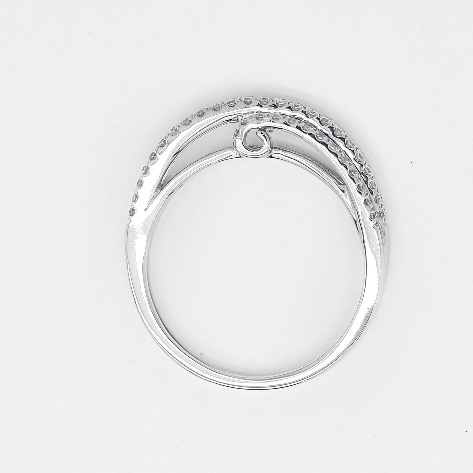Natural Diamond 0.41 carats 18KT White Gold Two Row Wedding Band In New Condition For Sale In Antwerpen, BE