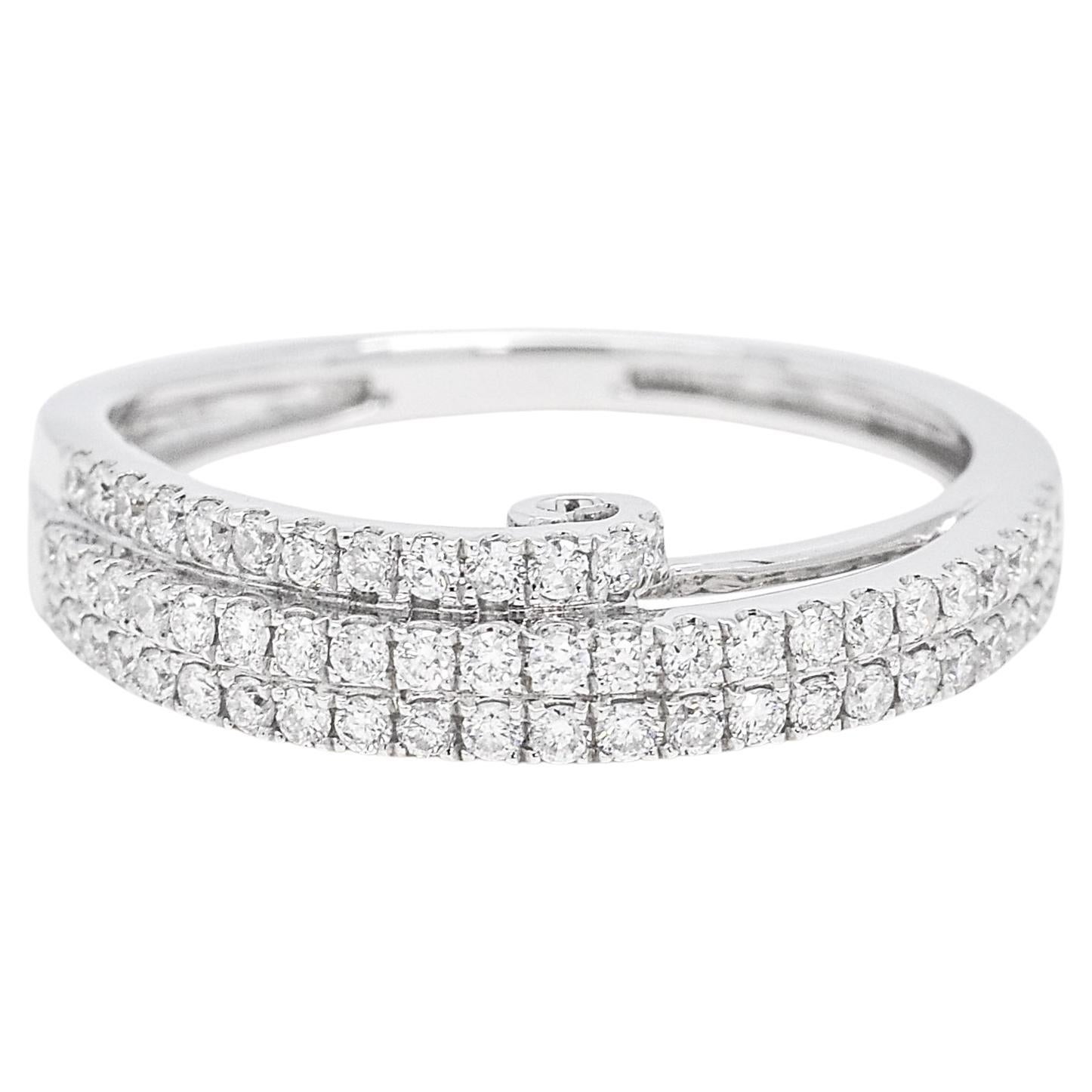 Diamante natural 0,41 quilates Alianza de oro blanco de 18 quilates en dos filas
