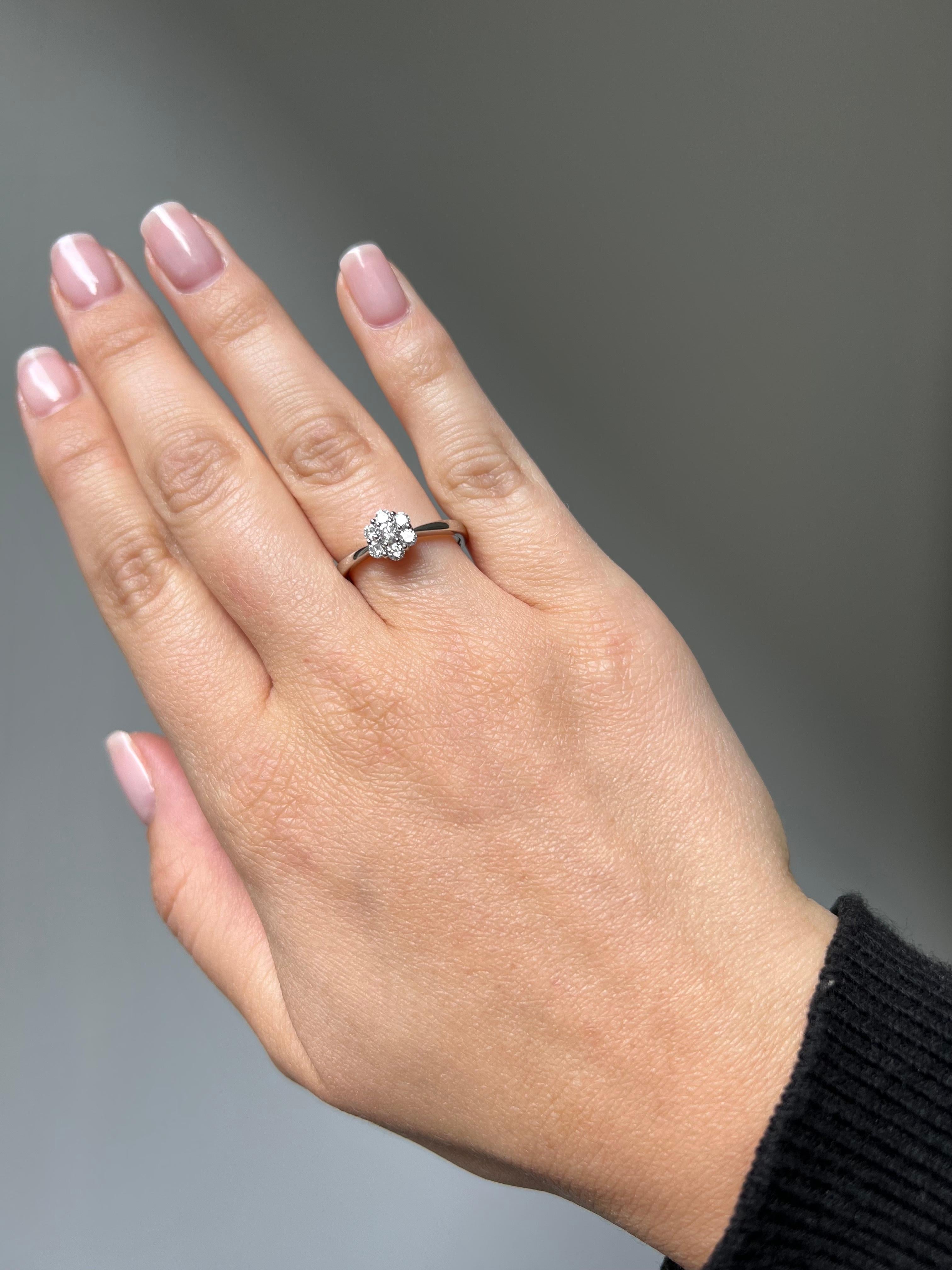 Bague minimaliste en or jaune 18 carats avec diamant naturel de 0,42 carat en vente 4