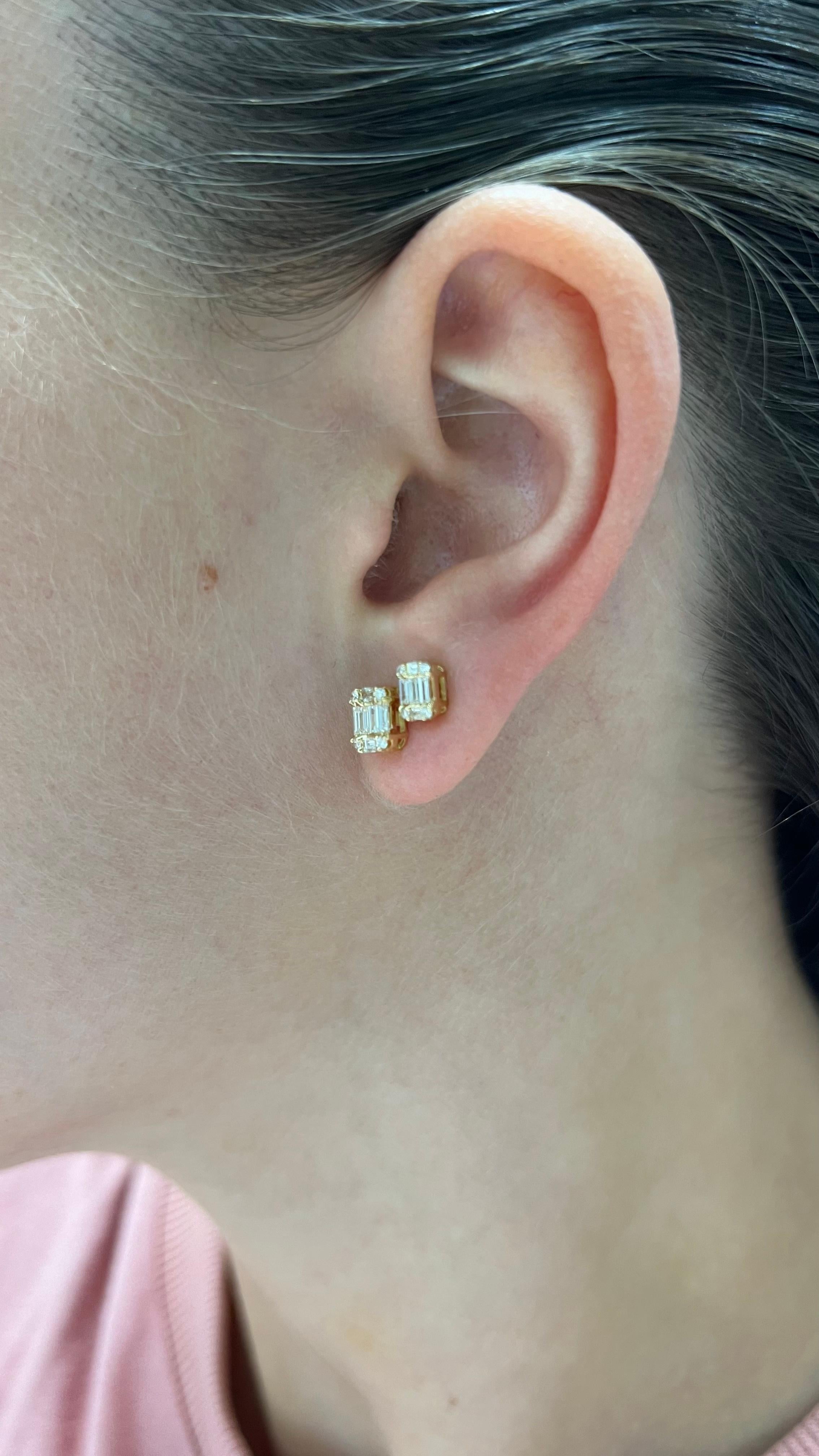 Clous d'oreilles grappes simples en or jaune 18 carats et diamants naturels 0,42 carat Unisexe en vente