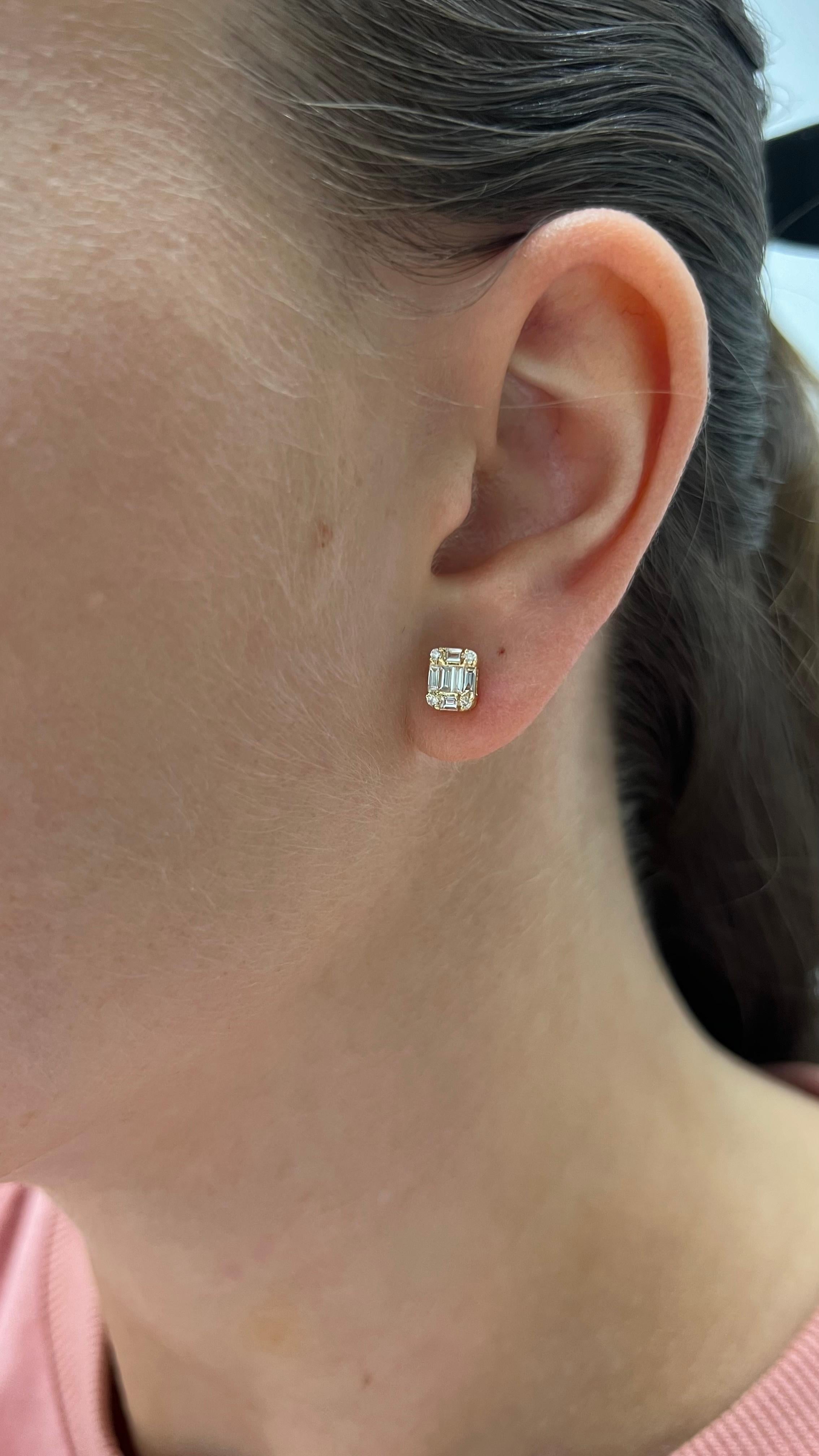 Clous d'oreilles grappes simples en or jaune 18 carats et diamants naturels 0,42 carat en vente 1