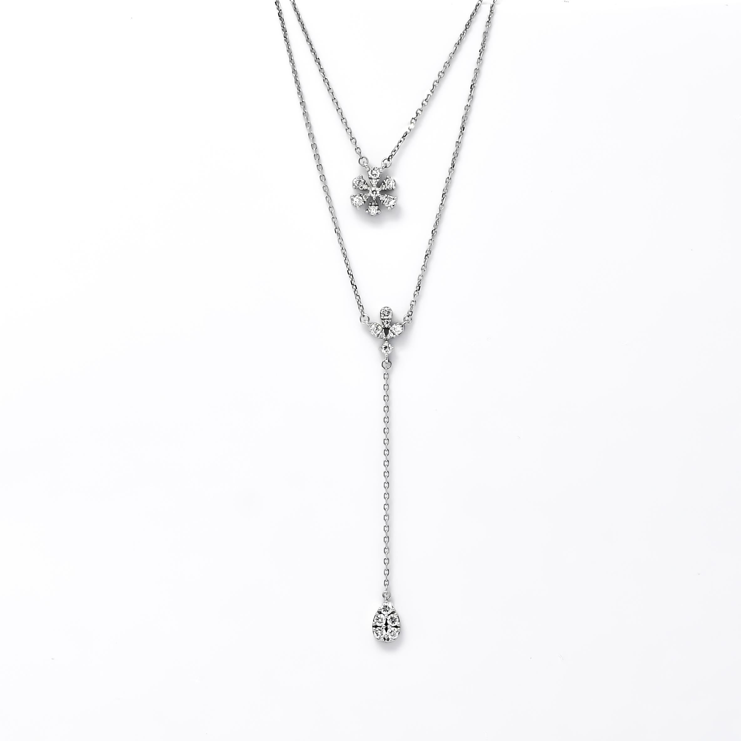Collier pendentif à double chaîne en or blanc 18 carats avec diamants naturels de 0,44 carat en vente 3