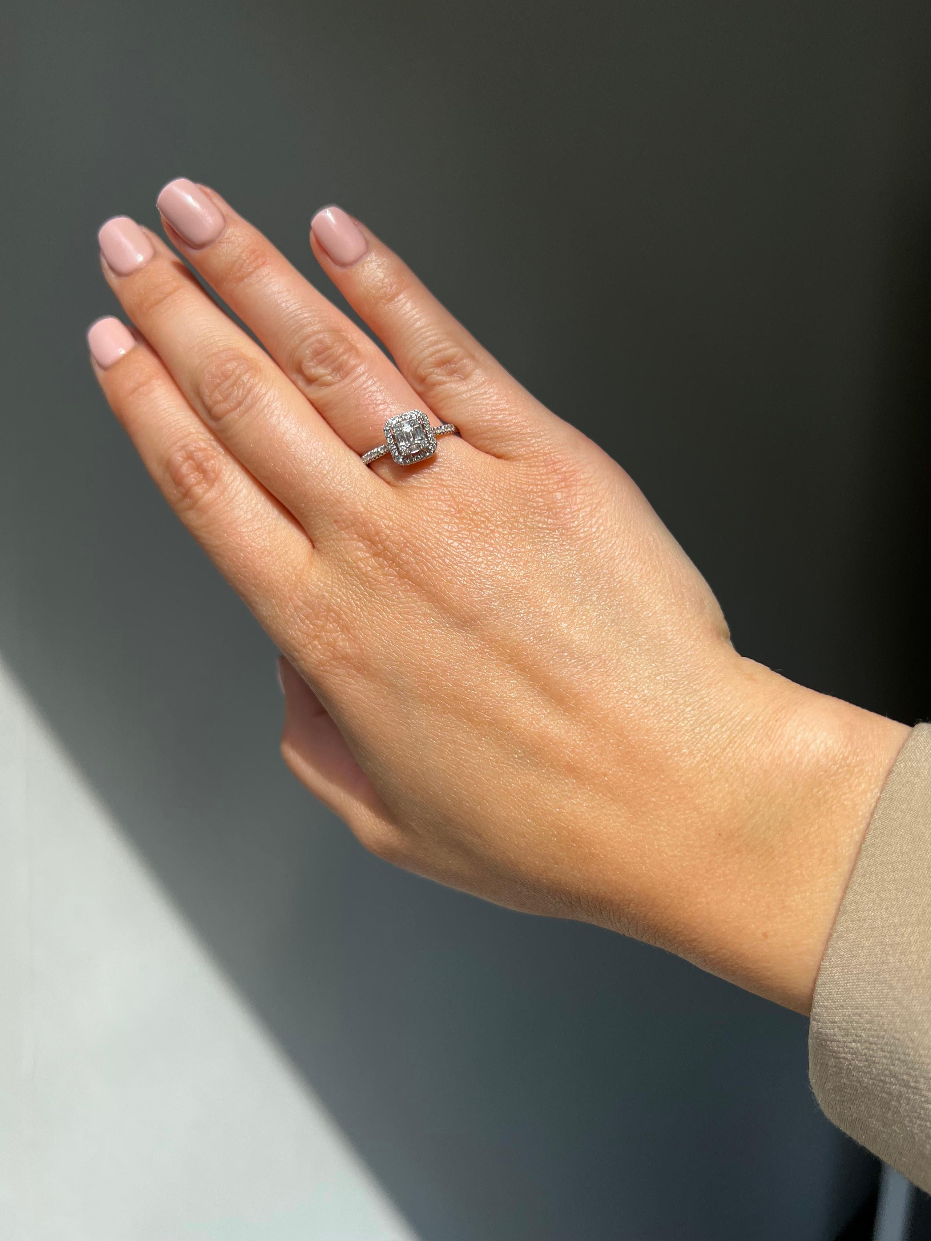Verlobungsring mit natürlichem Diamant 0,44 Karat 18KT Weißgold-Cluster im Angebot 1