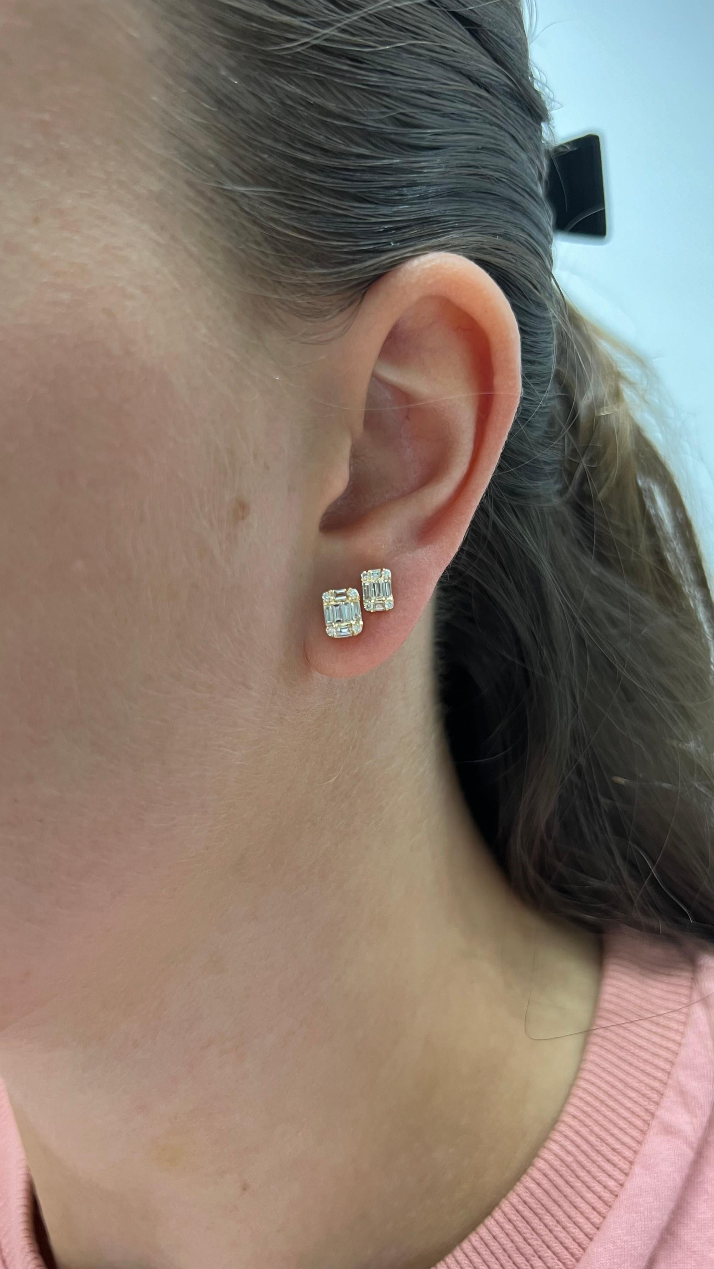 Clous d'oreilles grappes simples en or blanc 18 carats et diamants naturels 0,44 carat en vente 1