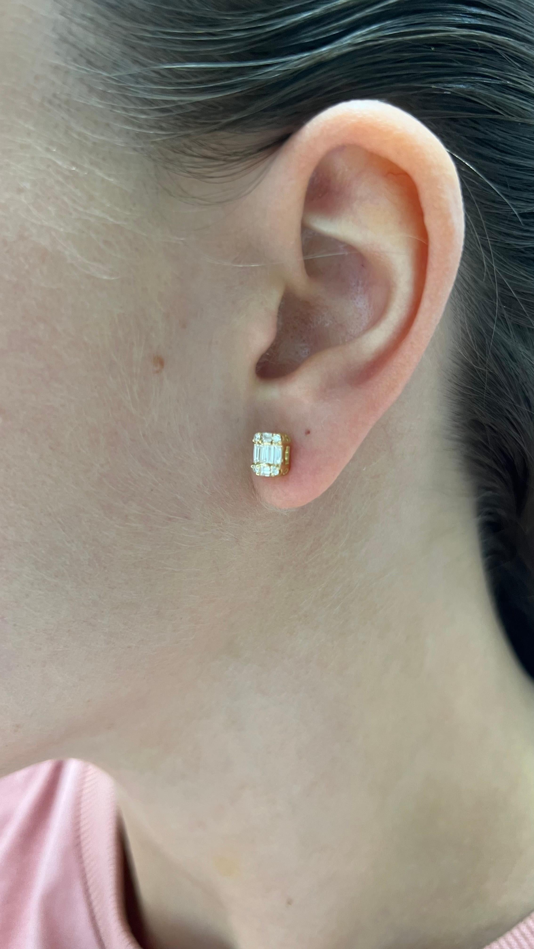 Clous d'oreilles grappes simples en or blanc 18 carats et diamants naturels 0,44 carat en vente 2
