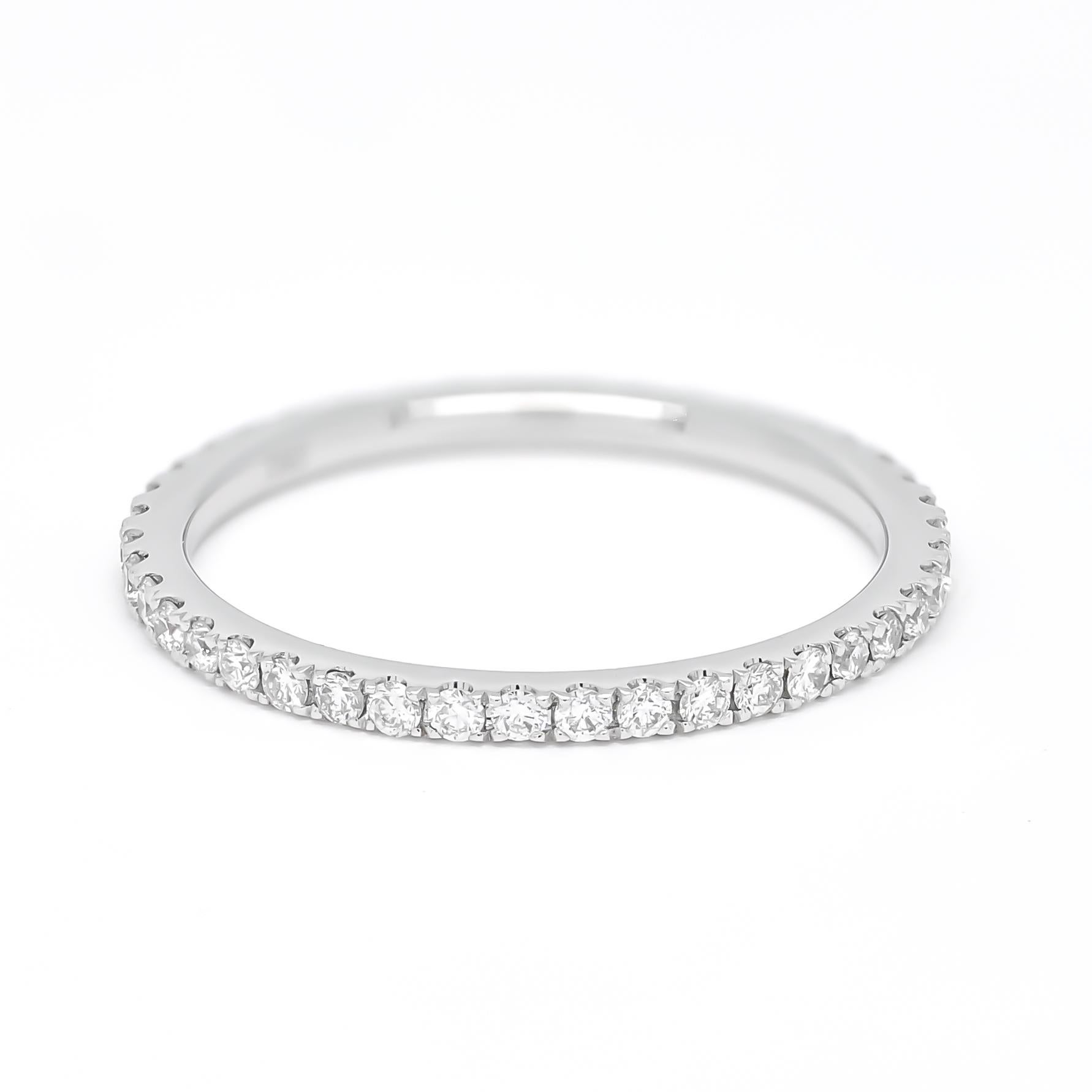 Elevate your finger with the understated opulence of this sparkling diamond band, meticulously crafted in the finest 18k Gold. Each facet of this exquisite piece speaks volumes of sophistication and refinement, from the seamless procession of