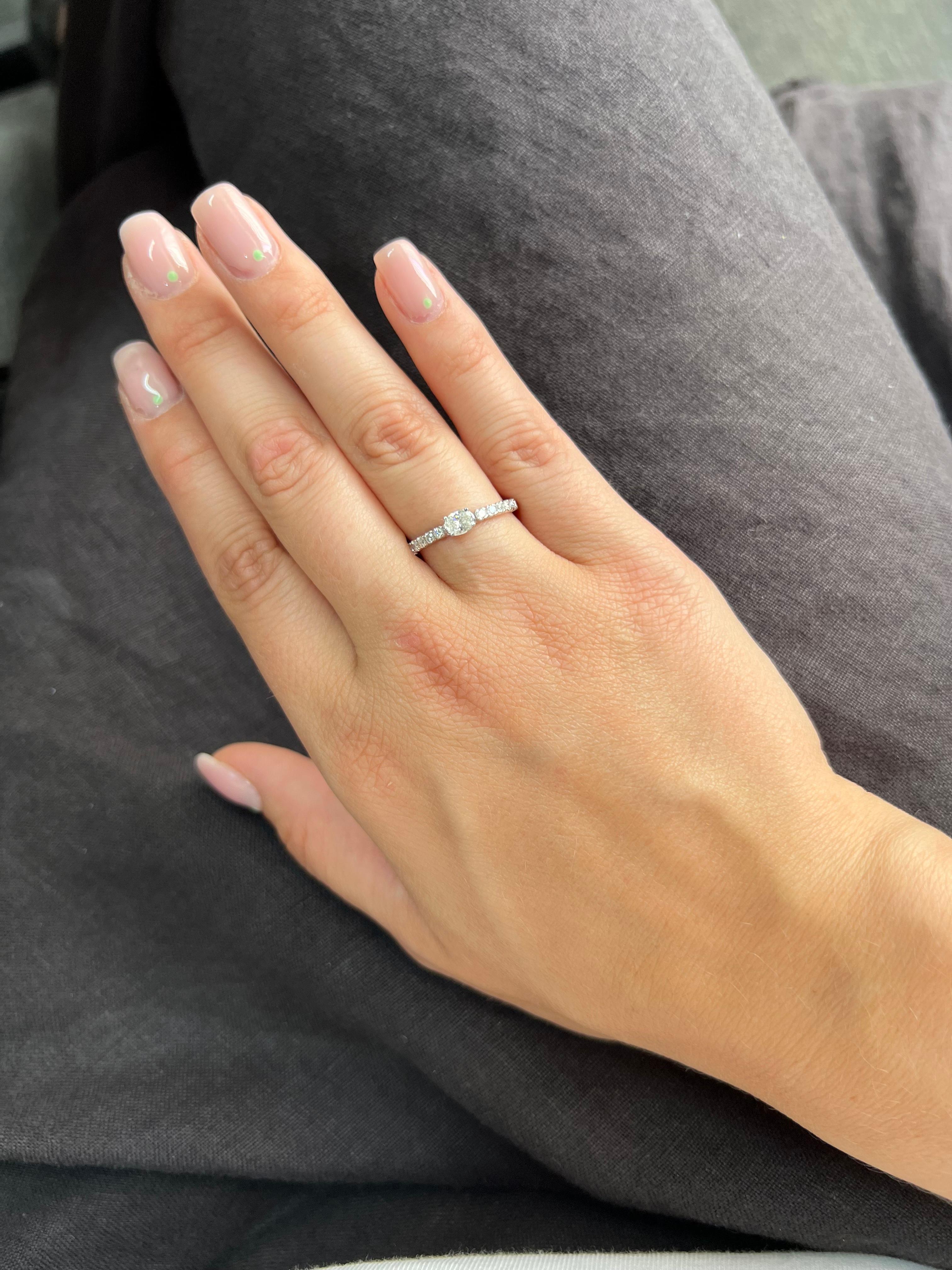 Women's or Men's Natural Diamond 0.46 carats 18KT White Gold Oval Solitaire Engagement Ring For Sale
