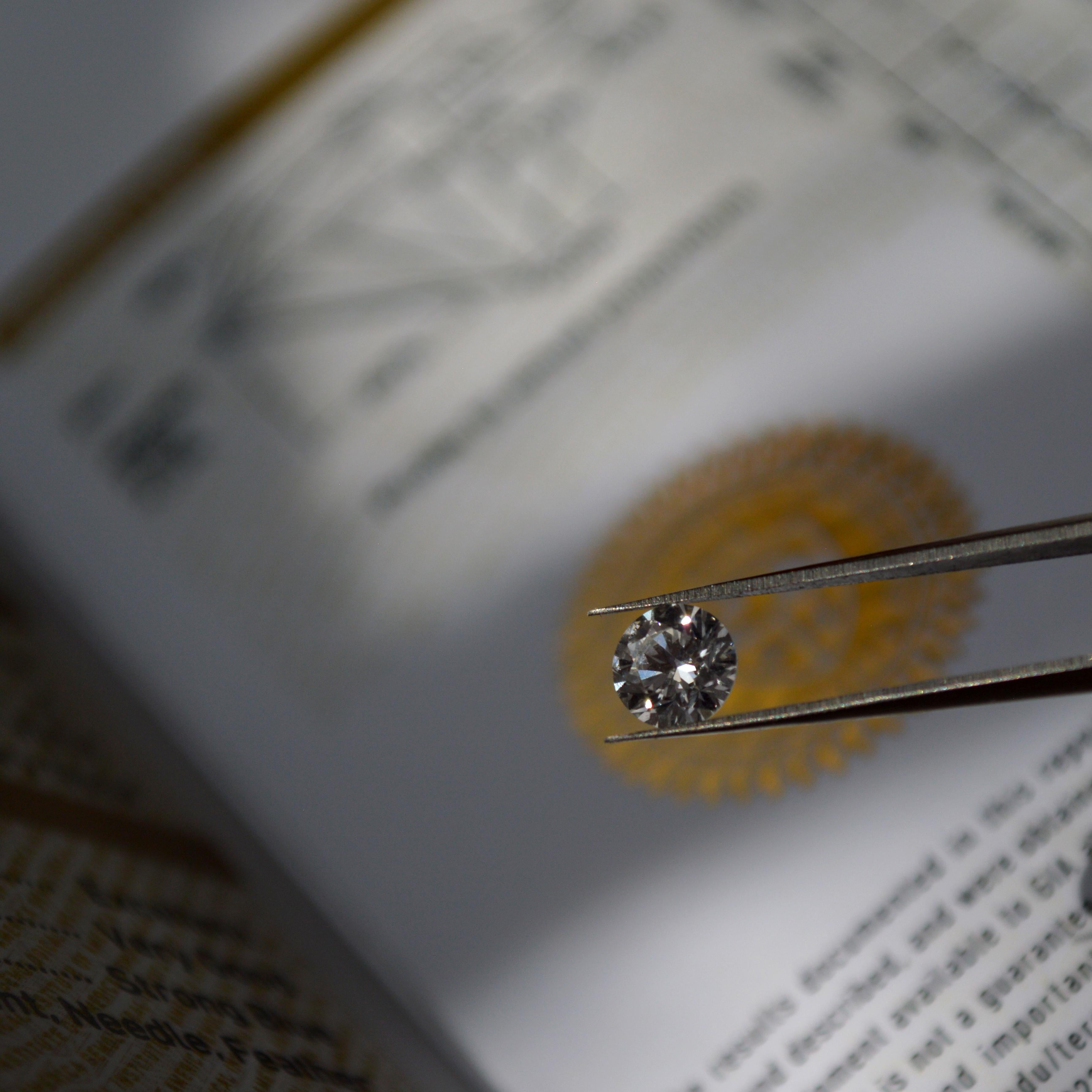 Natural Diamond, 0.50 carat brilliant cut and GIA certified For Sale 1