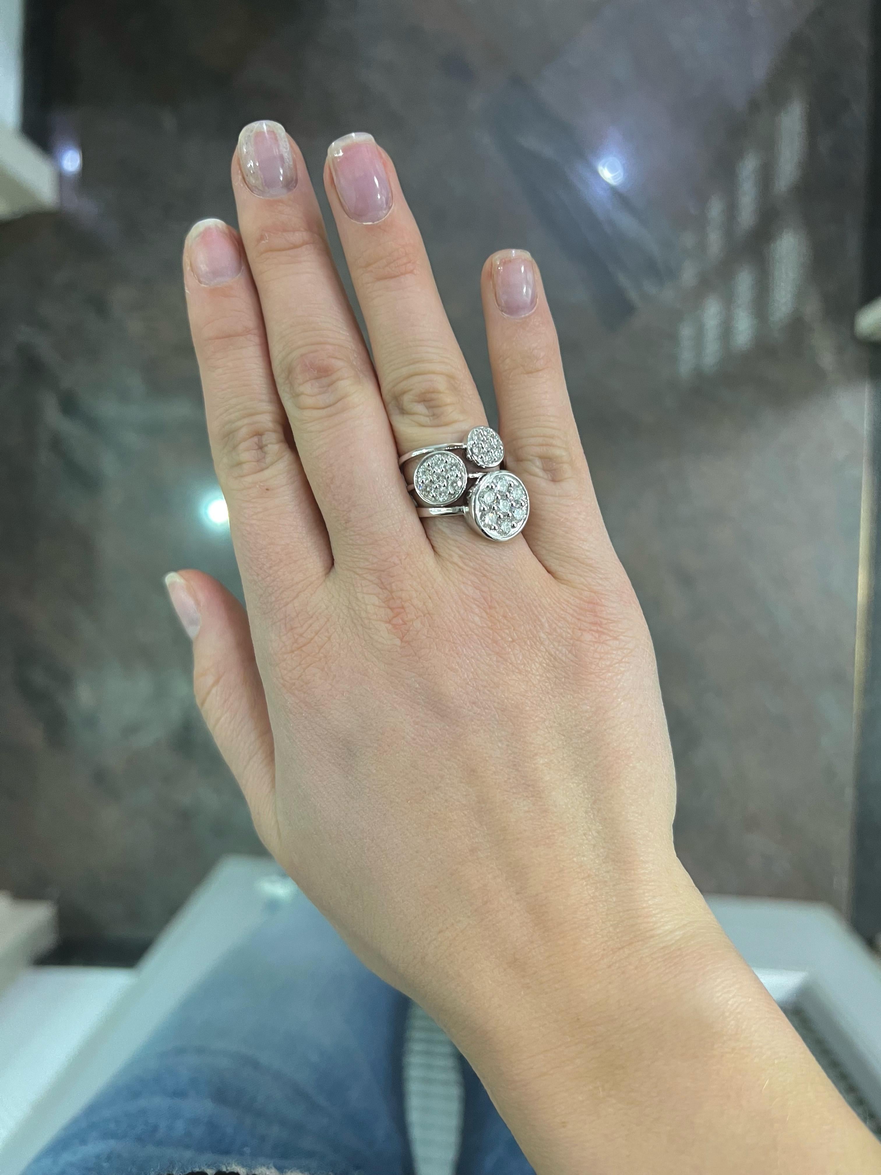 De las mujeres Diamante natural 0,50 quilates Anillo de compromiso en racimo de diamantes de oro blanco de 18 quilates en venta
