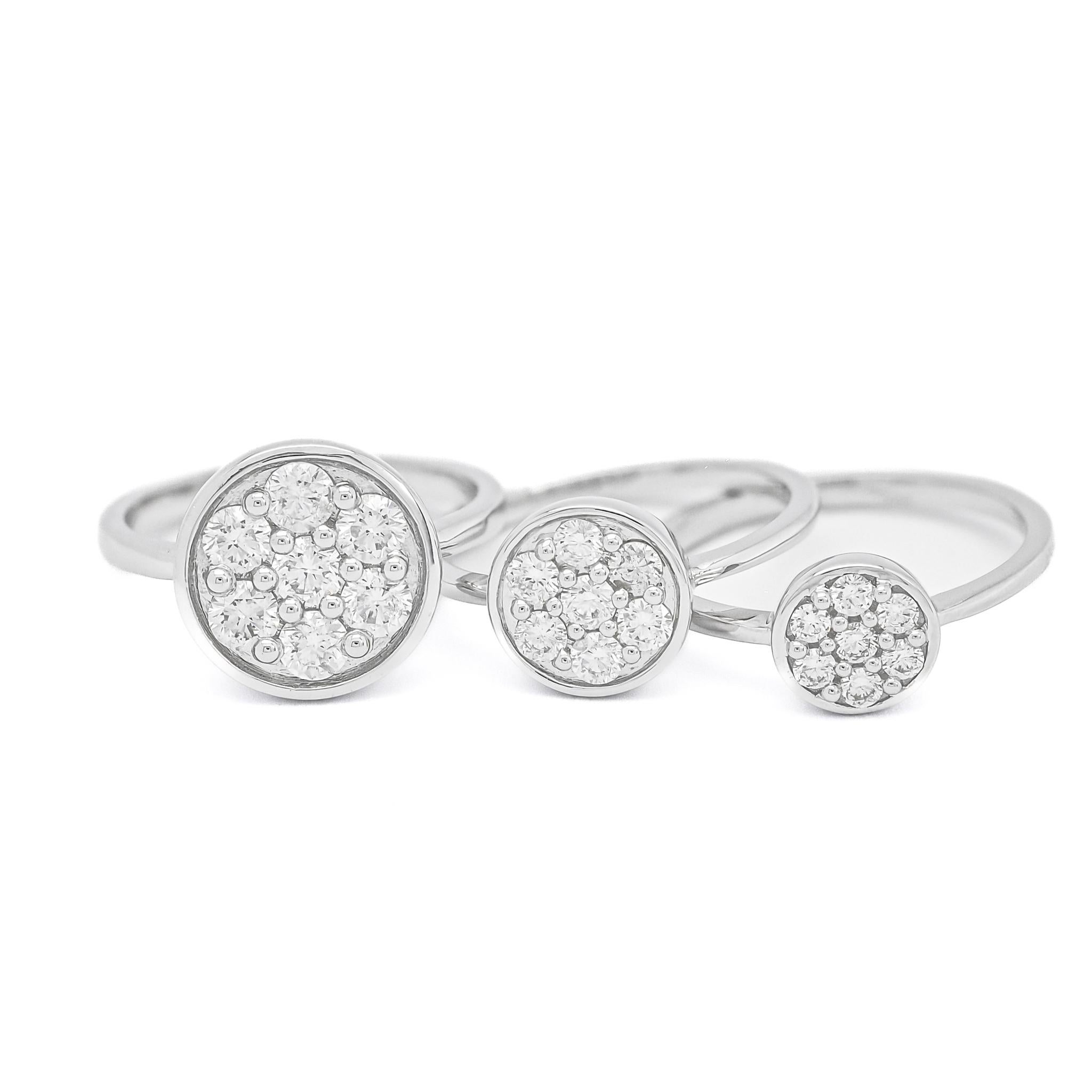 Diamante natural 0,50 quilates Anillo de compromiso en racimo de diamantes de oro blanco de 18 quilates en venta 1