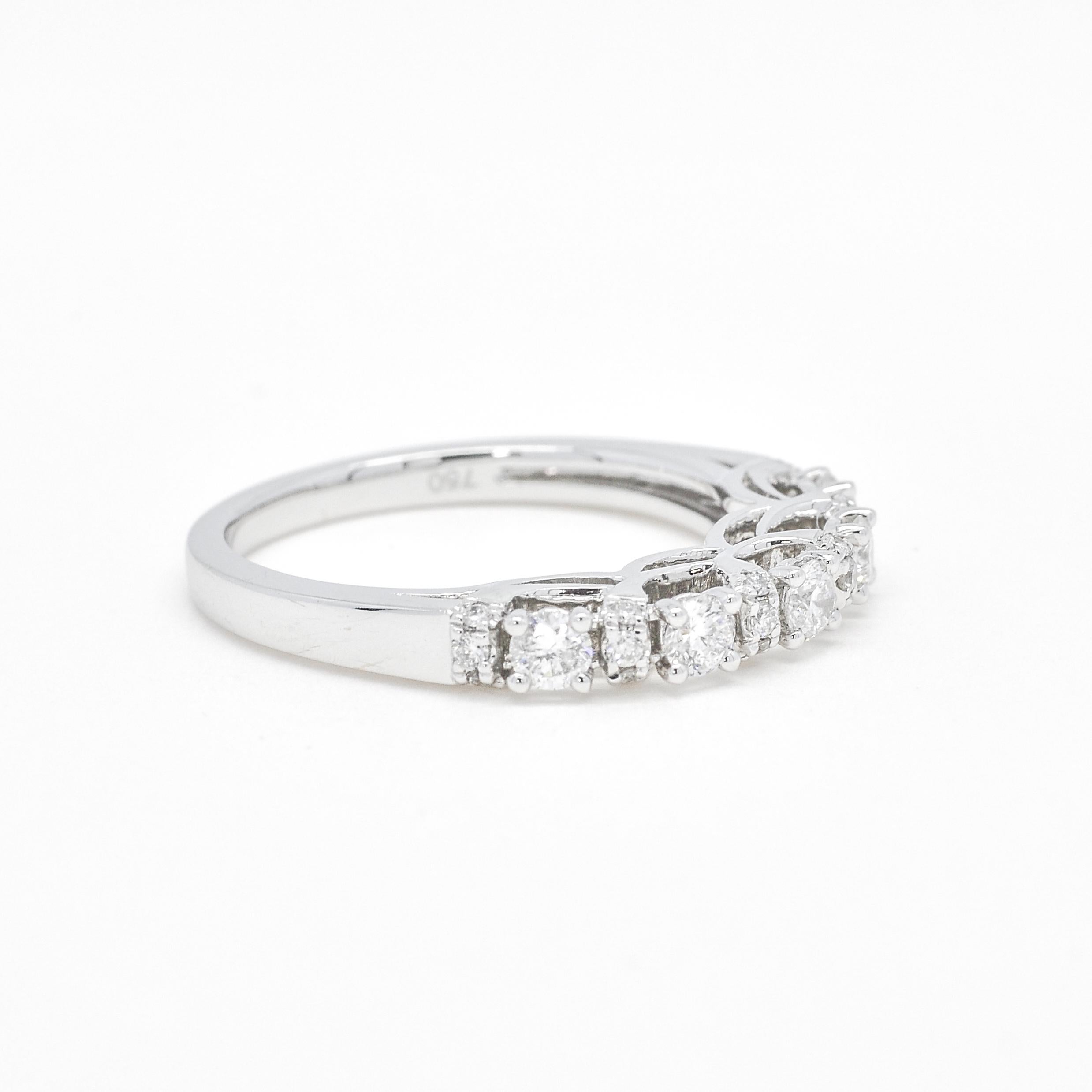 Diamante natural 0,50 quilates Alianza de oro blanco de 18 quilates con 5 solitarios Moderno en venta
