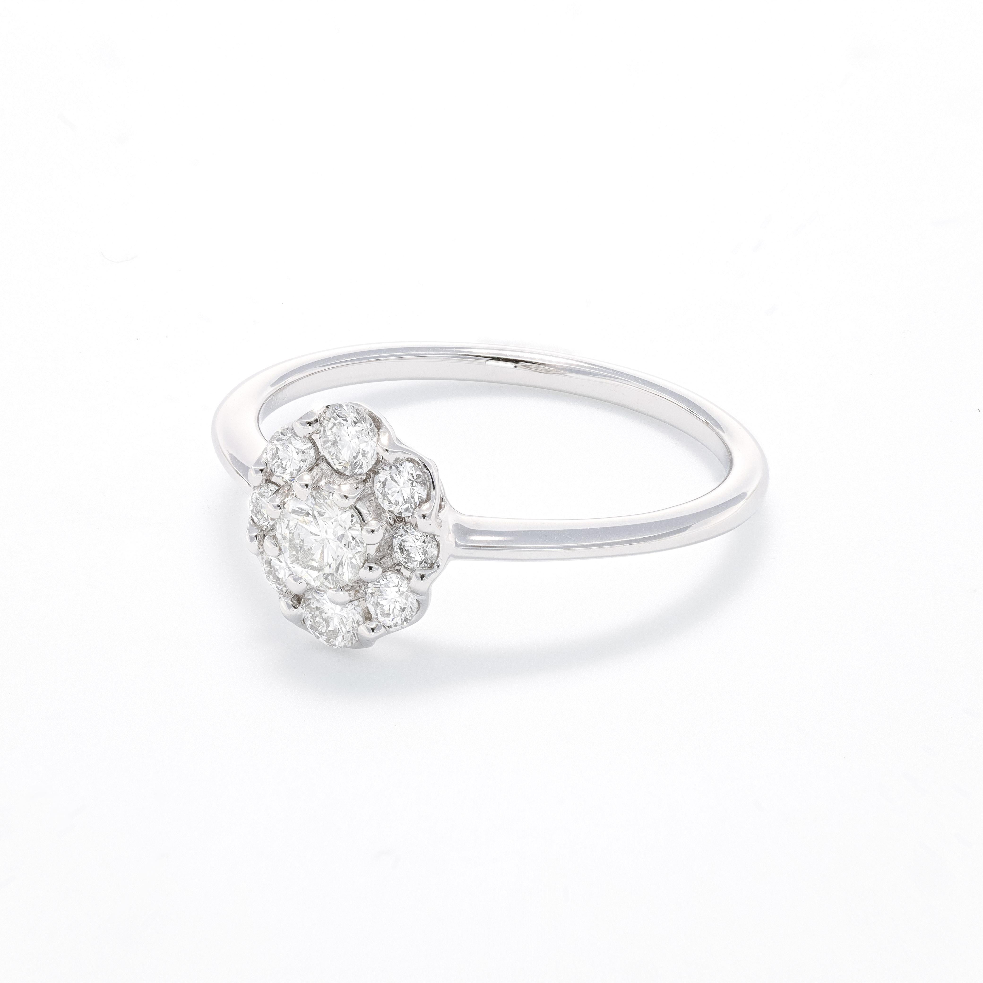 Anillo de compromiso vintage con diamante natural de 0,50 quilates y racimo de oro blanco de 18 quilates Corte redondo en venta