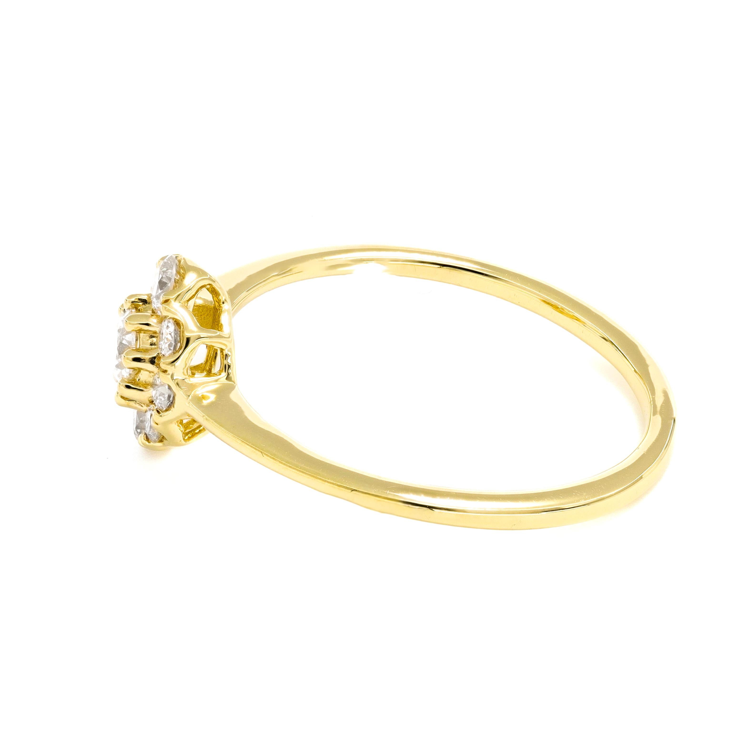 Natural Diamond 0.50 Carats 18KT Yellow Gold Cluster Vintage Engagement  Ring In New Condition For Sale In Antwerpen, BE