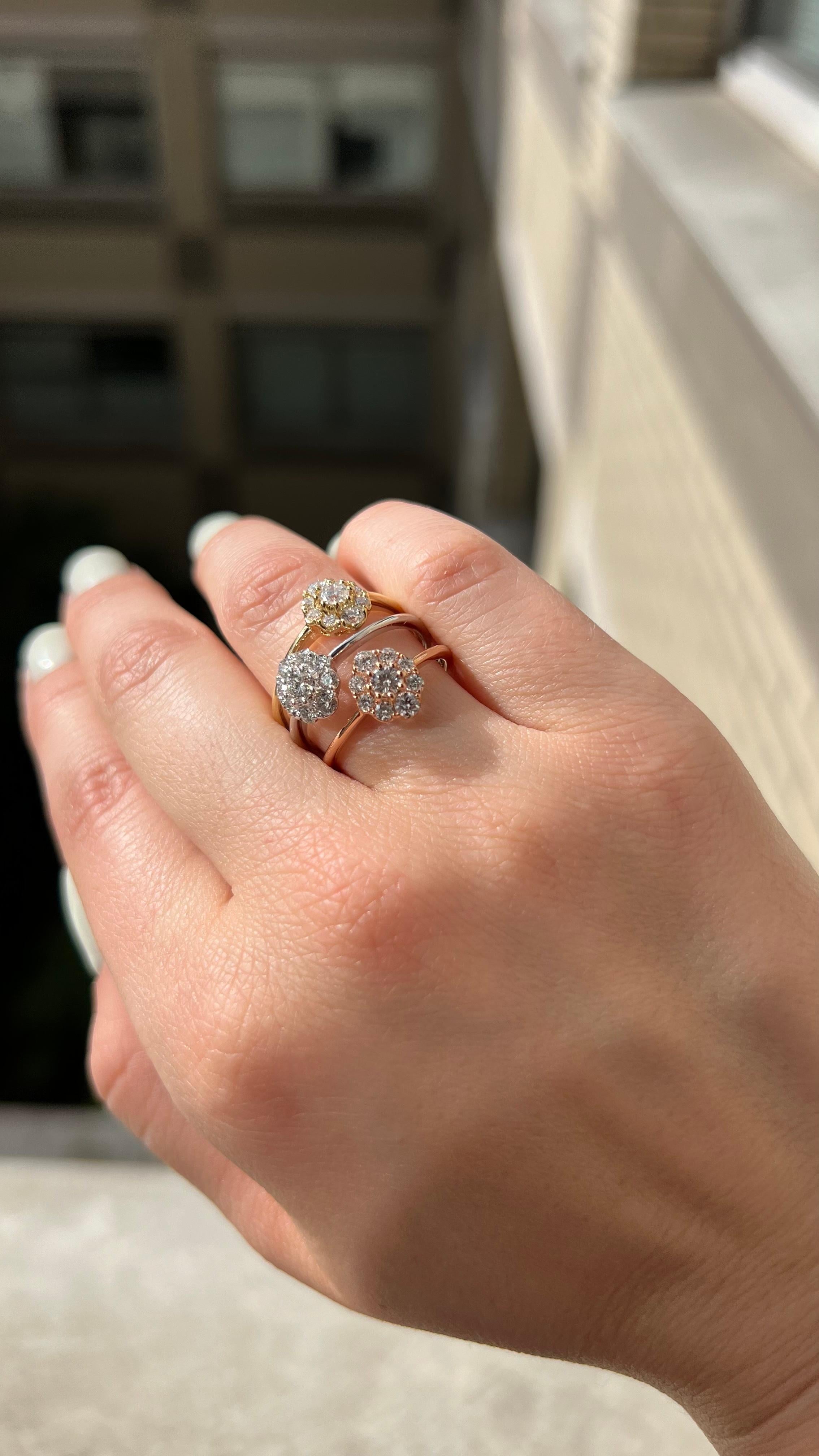 Natural Diamond 0.50 Carats 18KT Yellow Gold Cluster Vintage Engagement  Ring For Sale 3