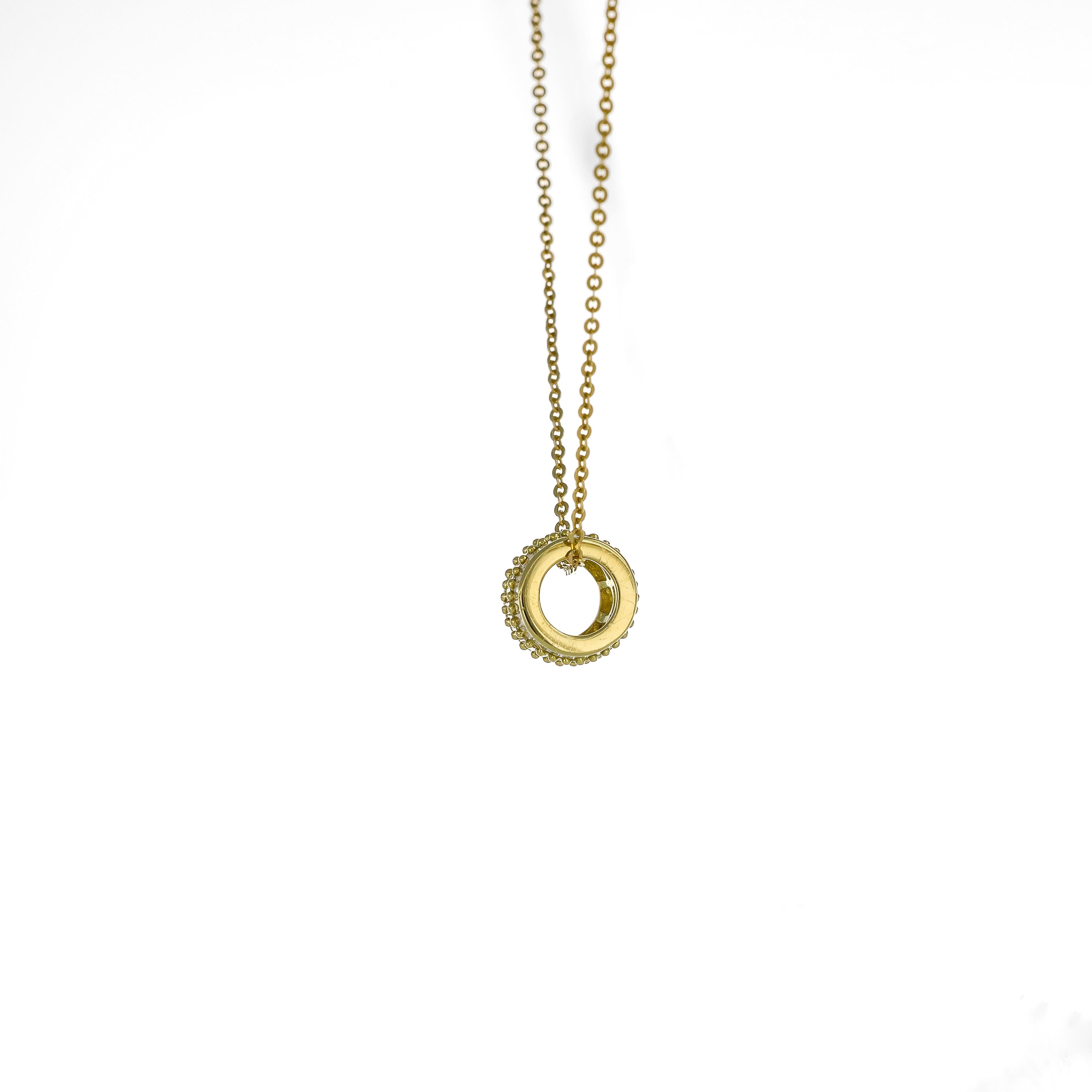 Taglio baguette Collana con ciondolo a catena in oro giallo 18 carati con diamante naturale da 0,51 carati in vendita
