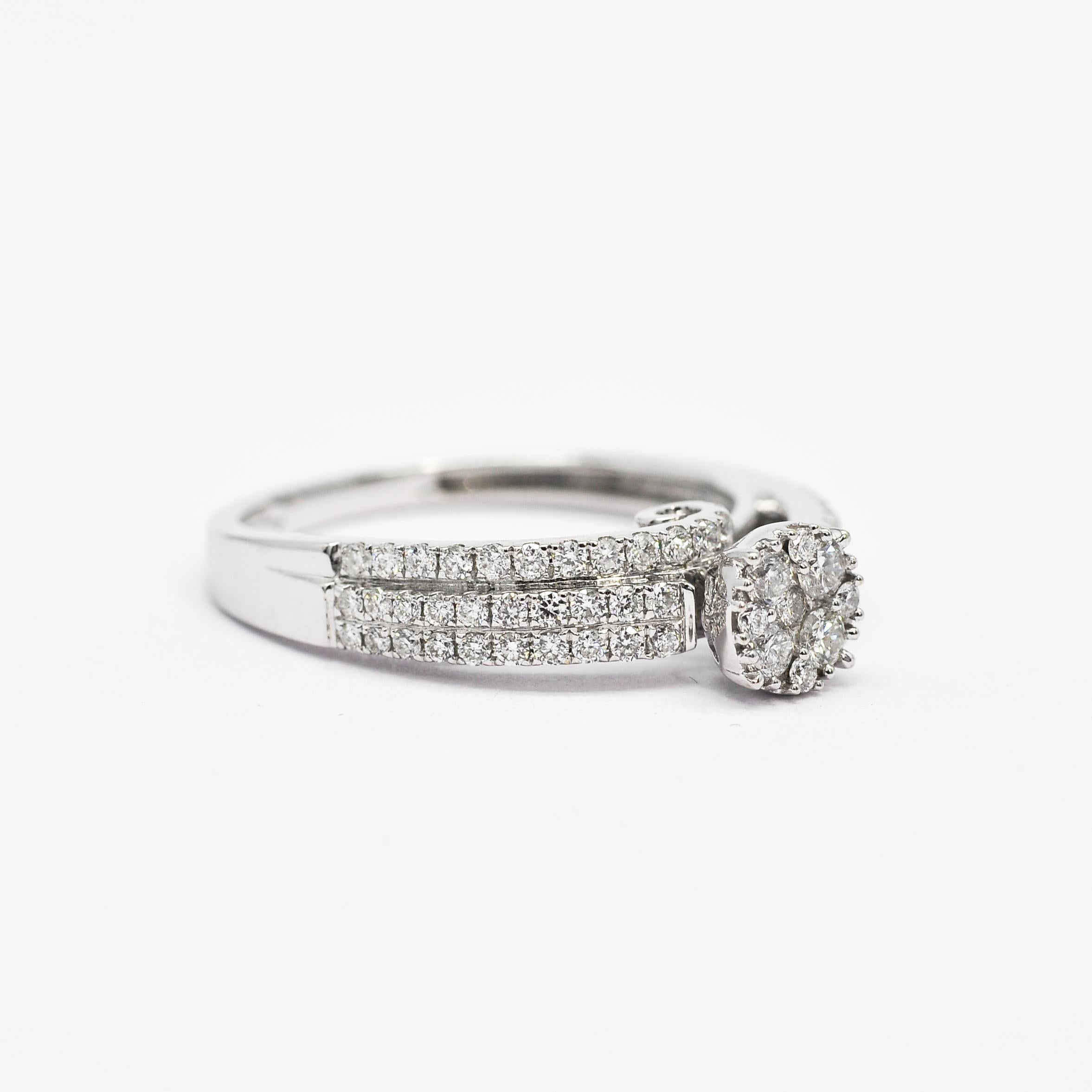 Modern Natural Diamond 0.51 carats 18KT White Gold Engagement Ring For Sale