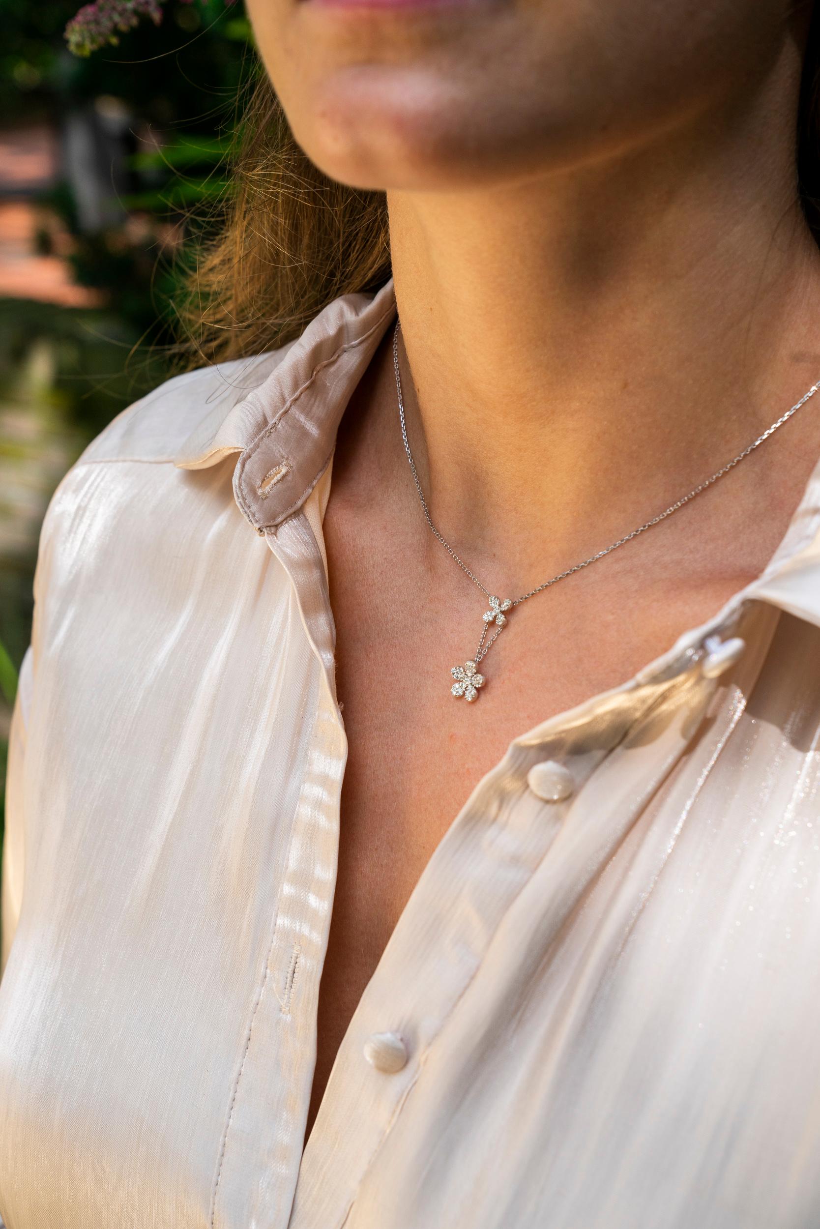 Chaîne collier fleur en or blanc 18 carats avec diamants naturels 0,52 carat Pour femmes en vente