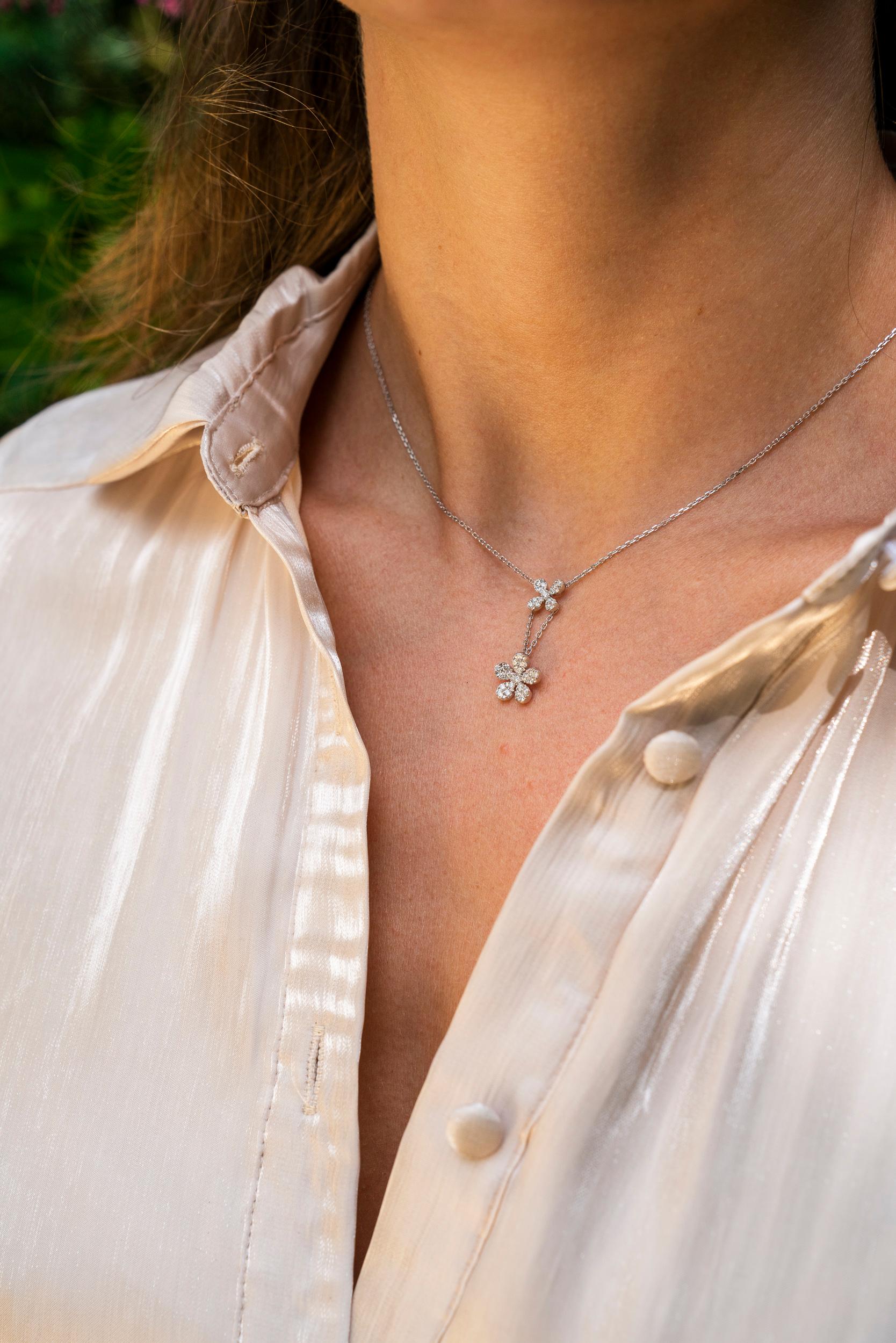 Chaîne collier fleur en or blanc 18 carats avec diamants naturels 0,52 carat en vente 1