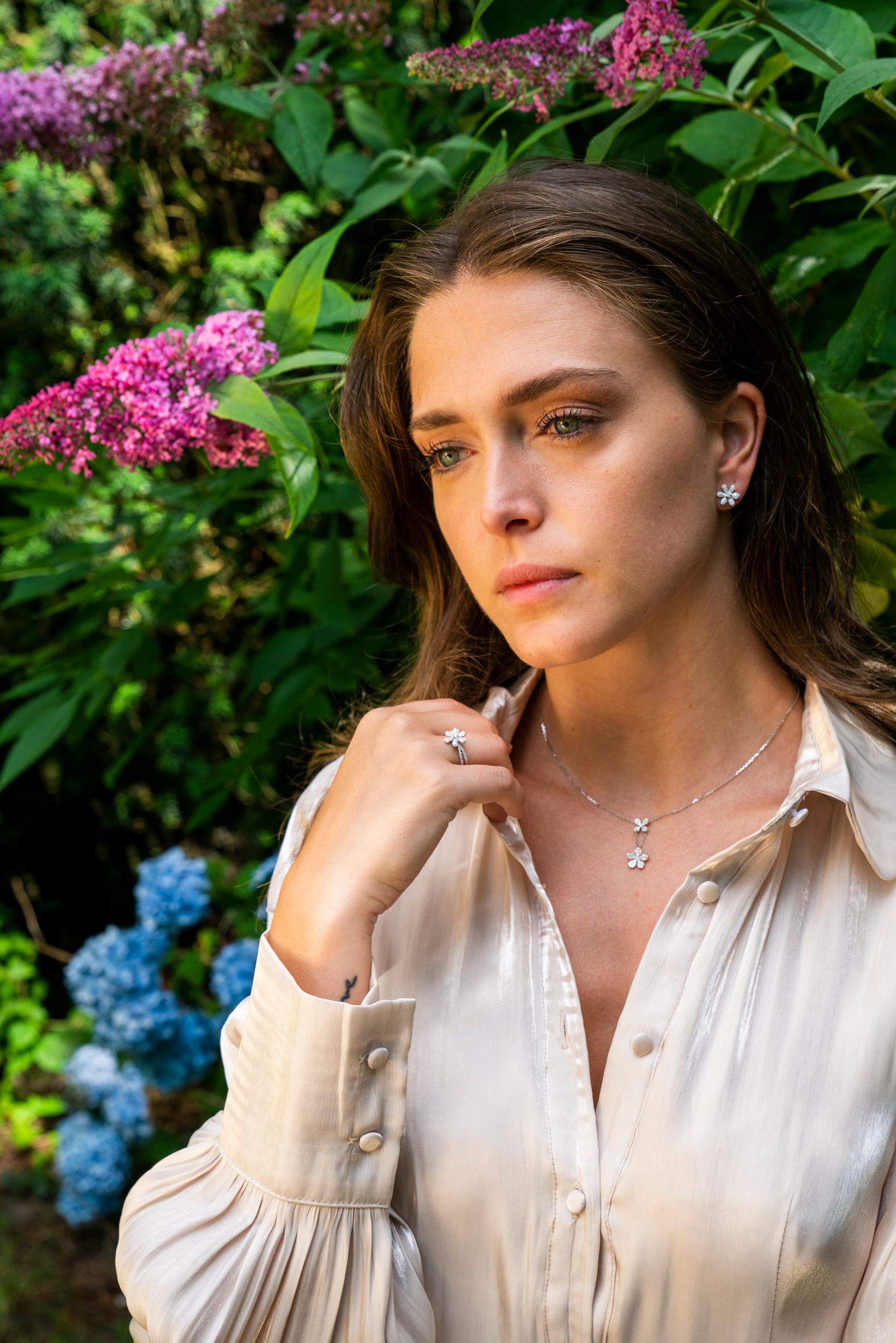 Chaîne collier fleur en or blanc 18 carats avec diamants naturels 0,52 carat en vente 3