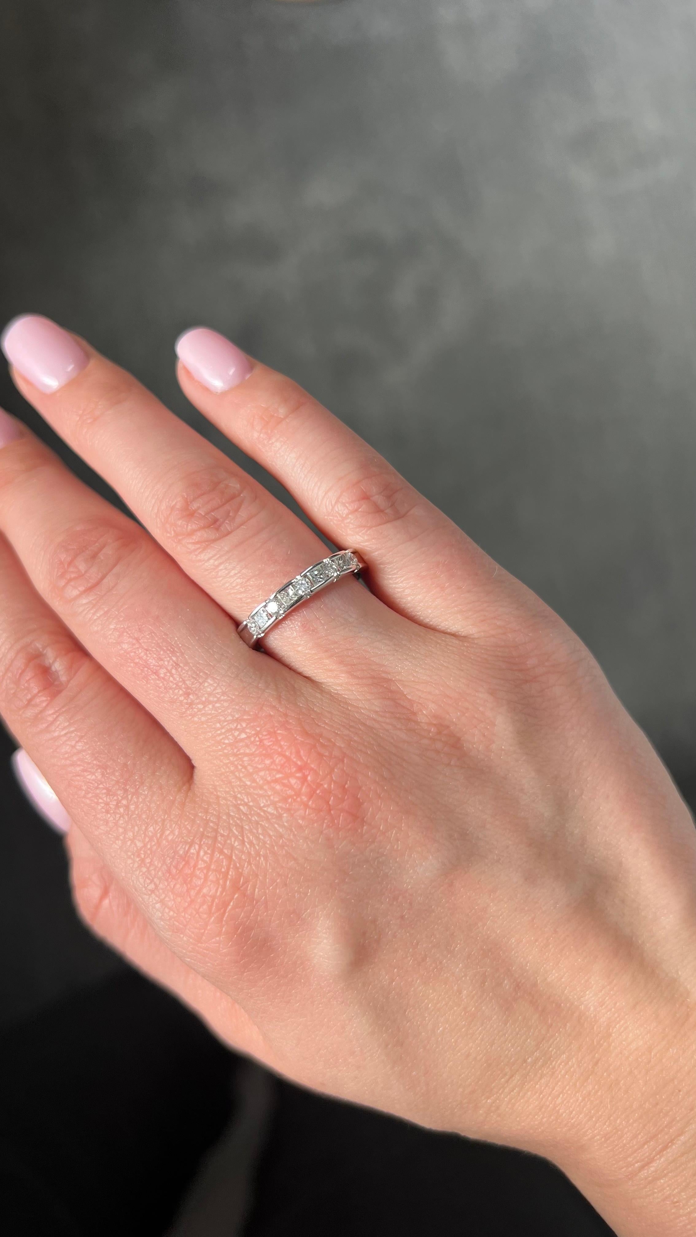 Women's or Men's Natural Diamond 0.52 carats 18KT White Gold Half Eternity Wedding Band Ring For Sale