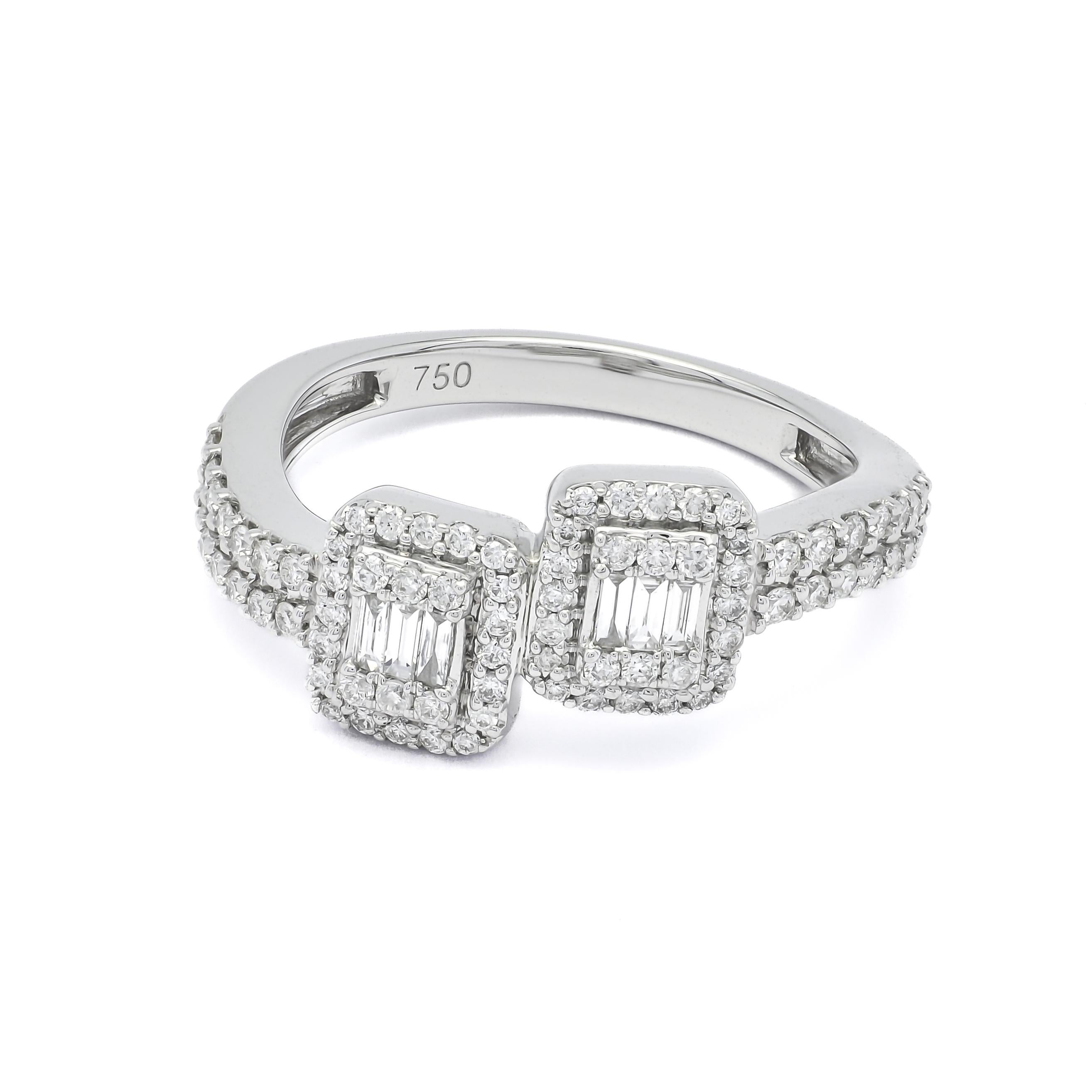 La combinación de brillantes diamantes baguette y redondos crea un asombroso impacto visual, mientras que la caña acentuada añade un toque extra de glamour. Haz una audaz declaración de moda con nuestro Anillo de Dos Racimos, con una cautivadora