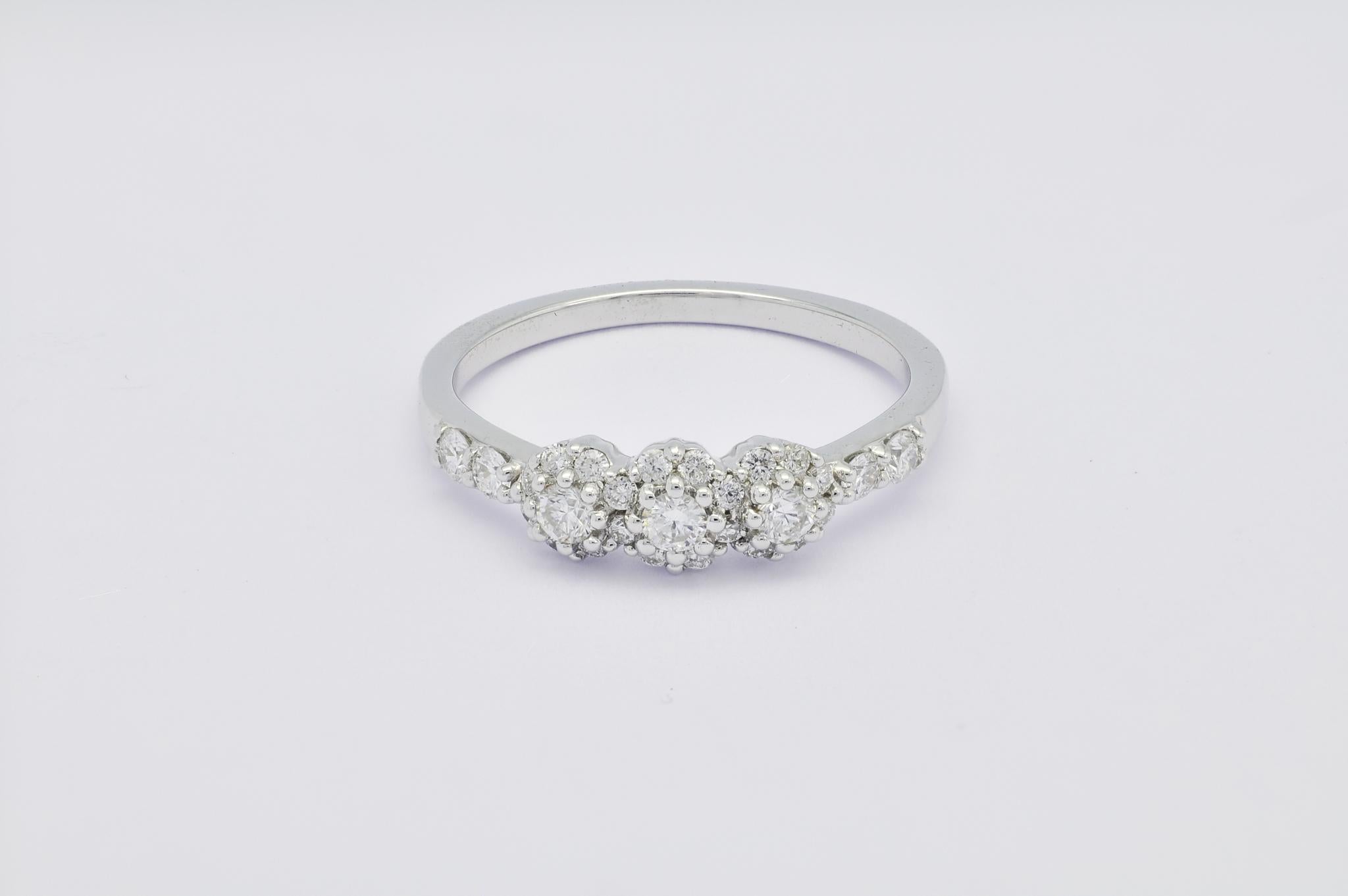 Bague grappe en or blanc 18 carats avec diamants naturels 0,52 carat Neuf - En vente à Antwerpen, BE