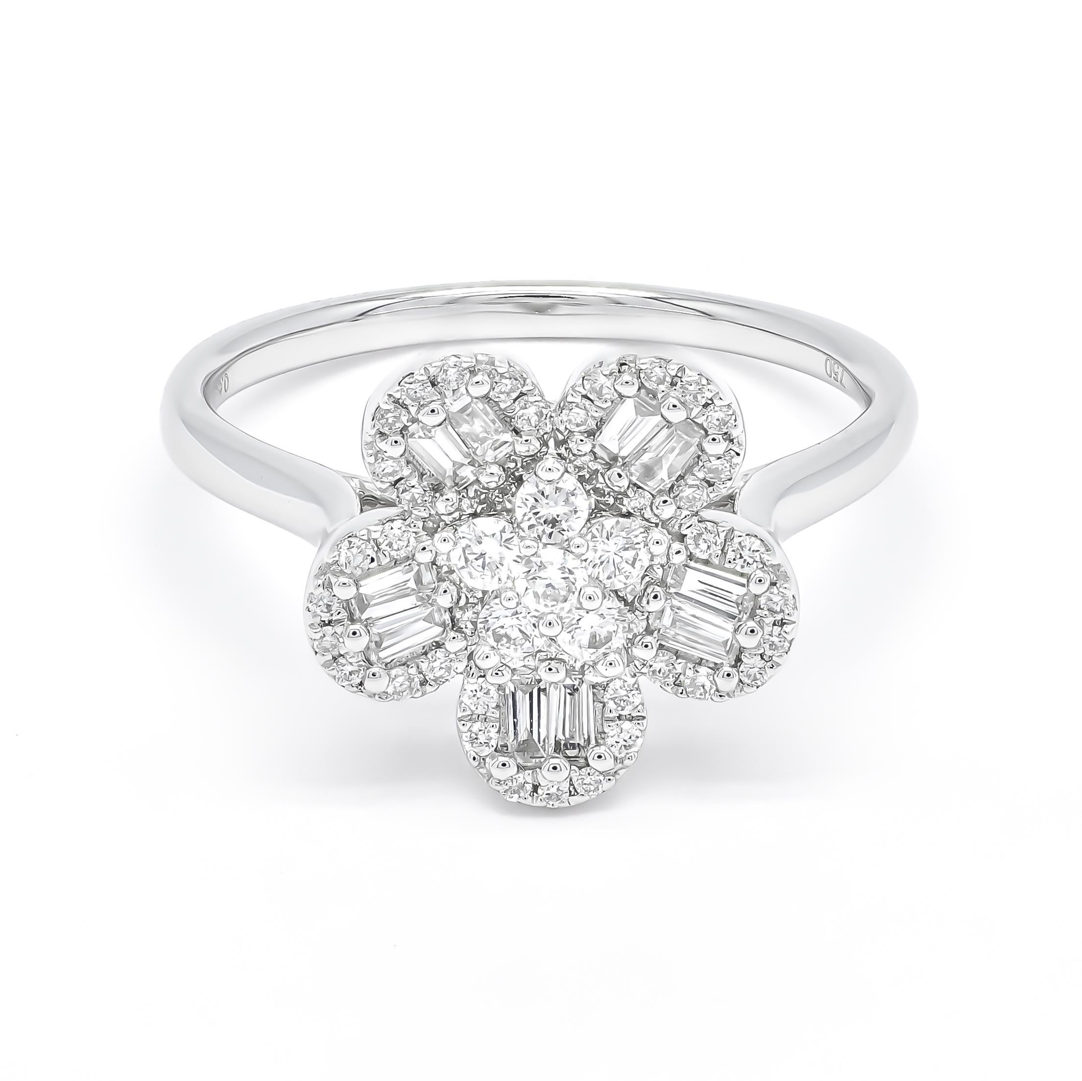 Natural Diamond 0.53 carats 18 Karat White Gold Starburst Flower Statement Ring In New Condition For Sale In Antwerpen, BE