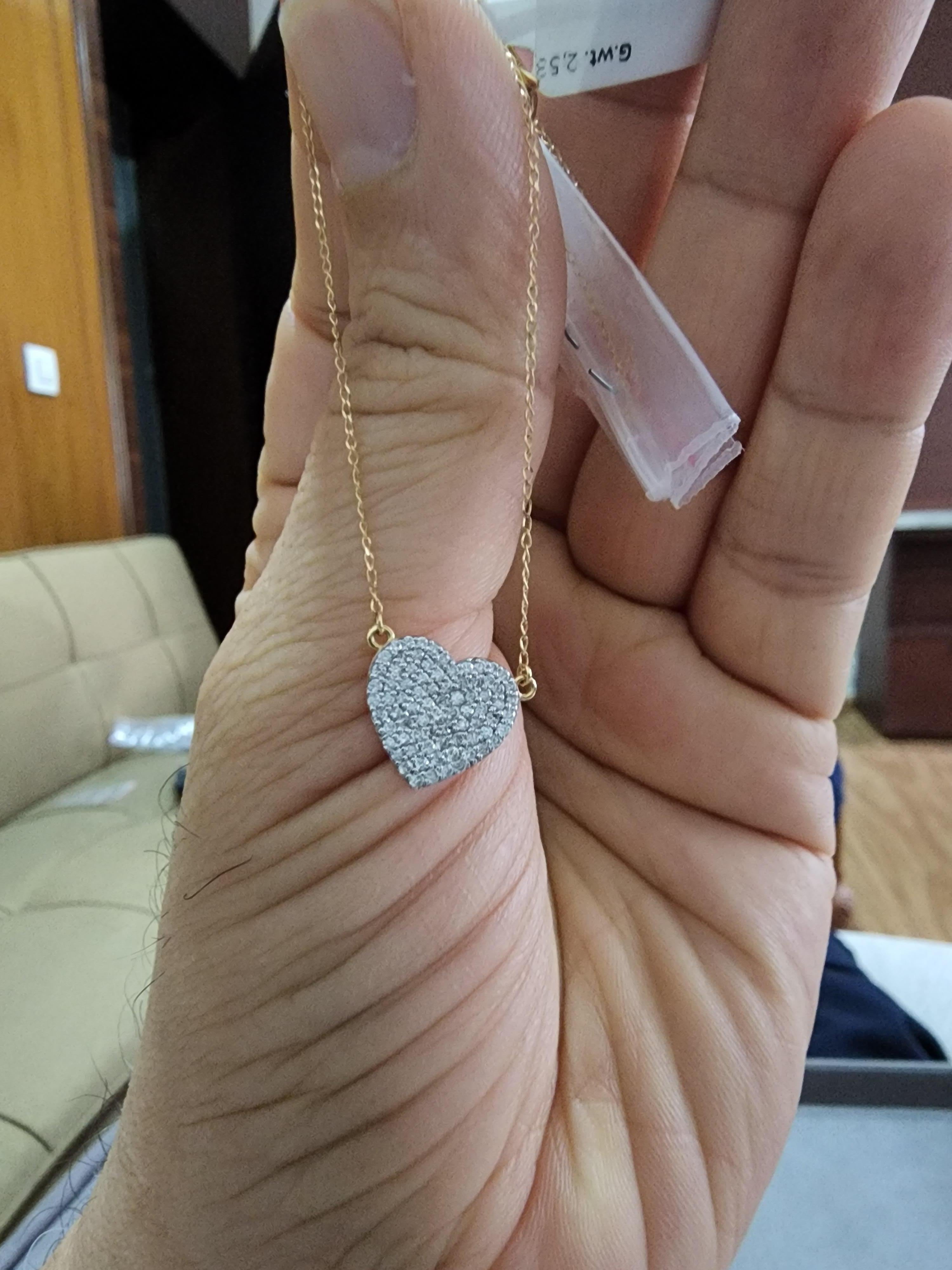 Natürlicher natürlicher Diamant 0,56 Karat herzförmiger Anhänger aus 18k Gold im Zustand „Neu“ in New York, NY