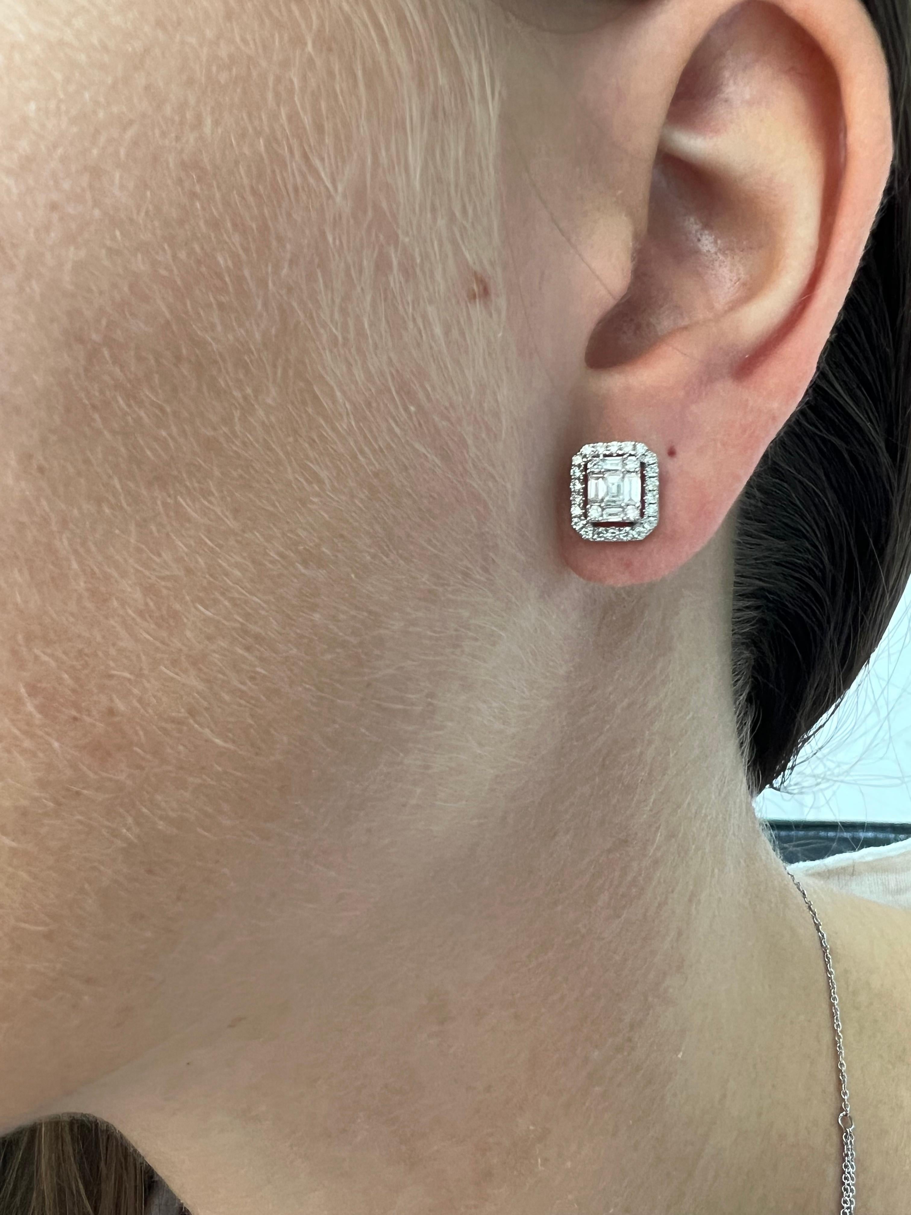 Natural Diamond 0.60 carats 18KT White Gold Cluster Stud Earrings In New Condition For Sale In Antwerpen, BE