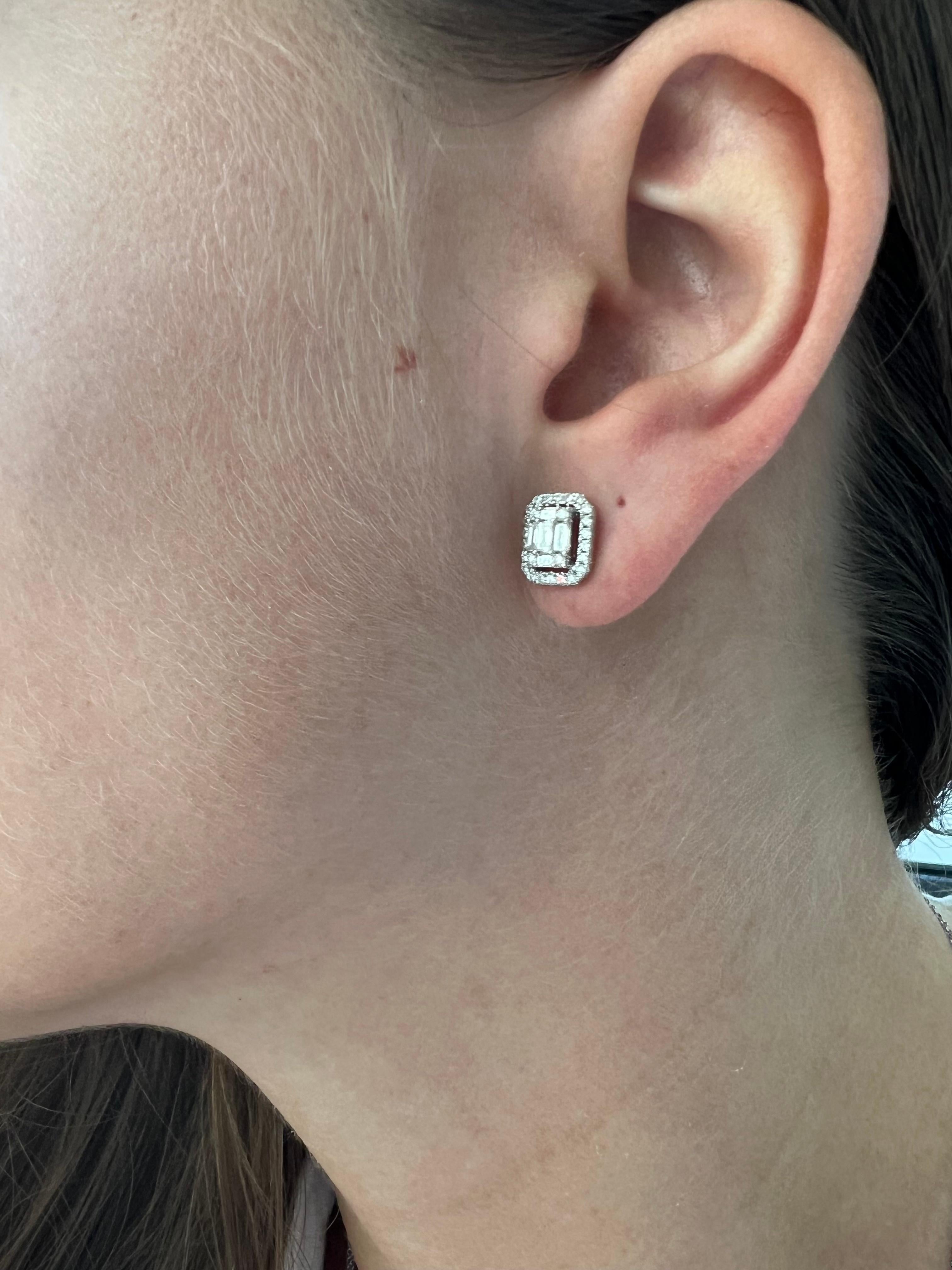 Natural Diamond 0.60 carats 18KT White Gold Cluster Stud Earrings For Sale 1