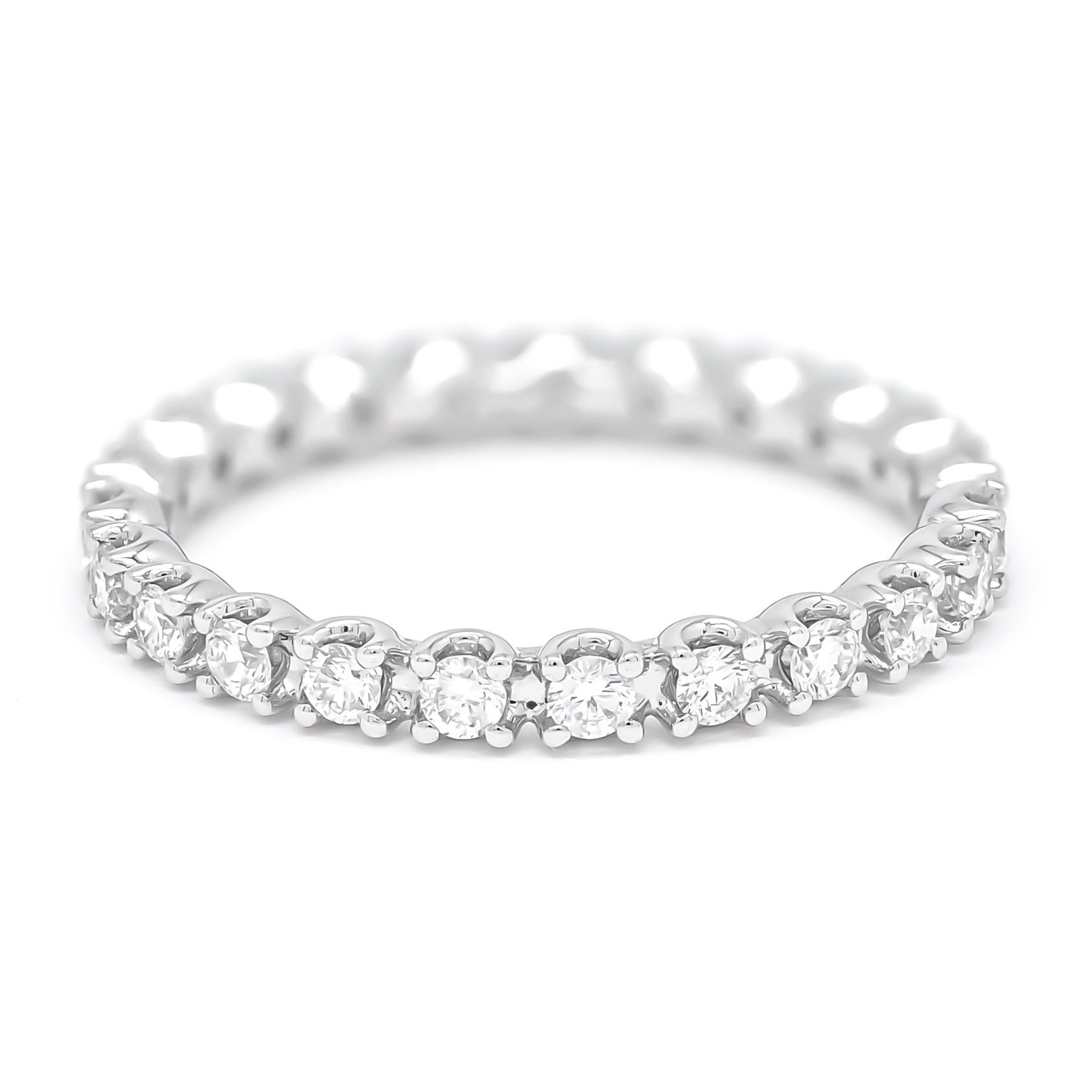 Diamante natural 0,60 quilates Alianza de oro blanco de 18 quilates en venta 1