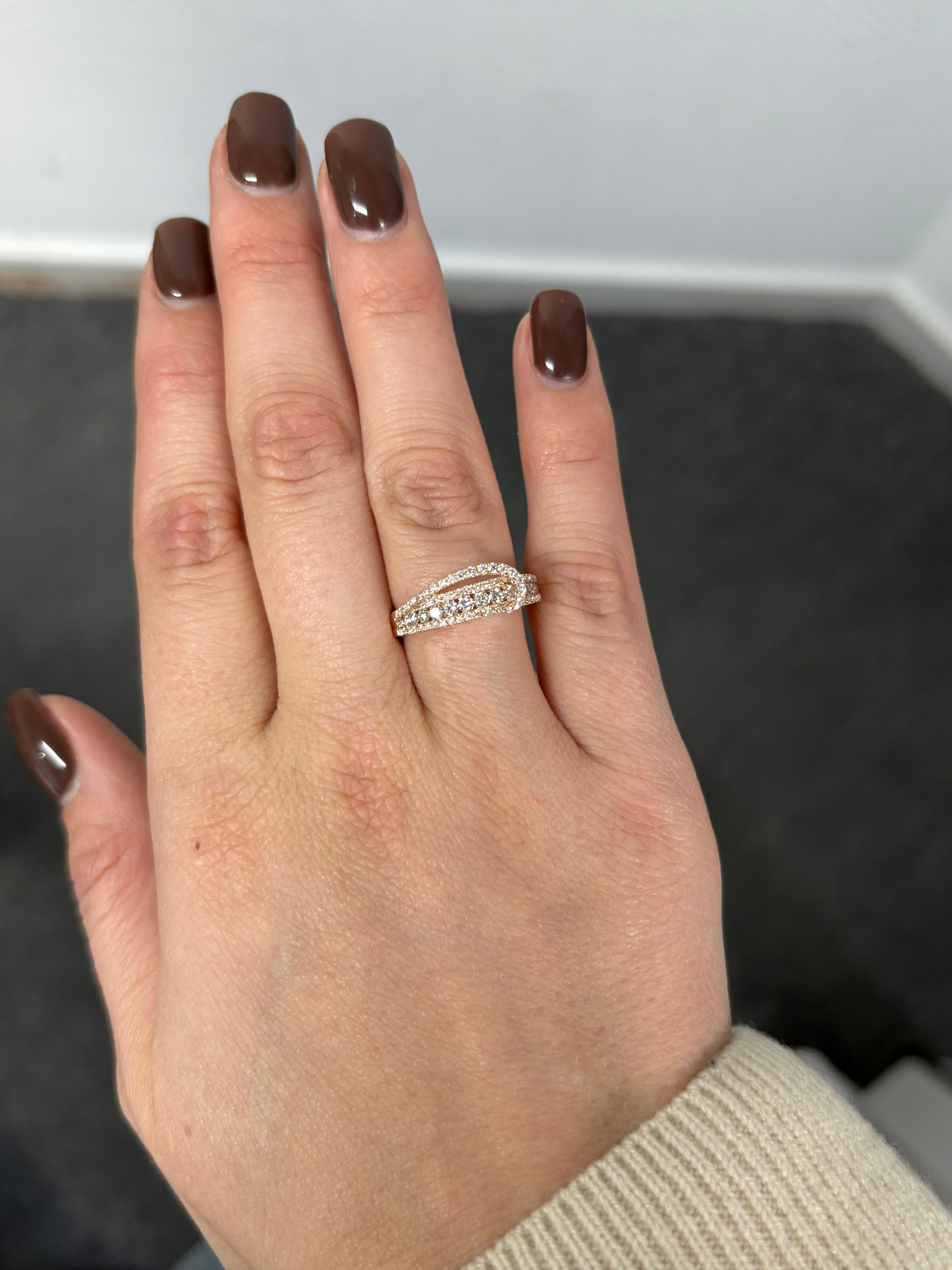 Mehrreihiger Ring mit natürlichem Diamant 0,60 Karat 18KT Weißgold im Angebot 1