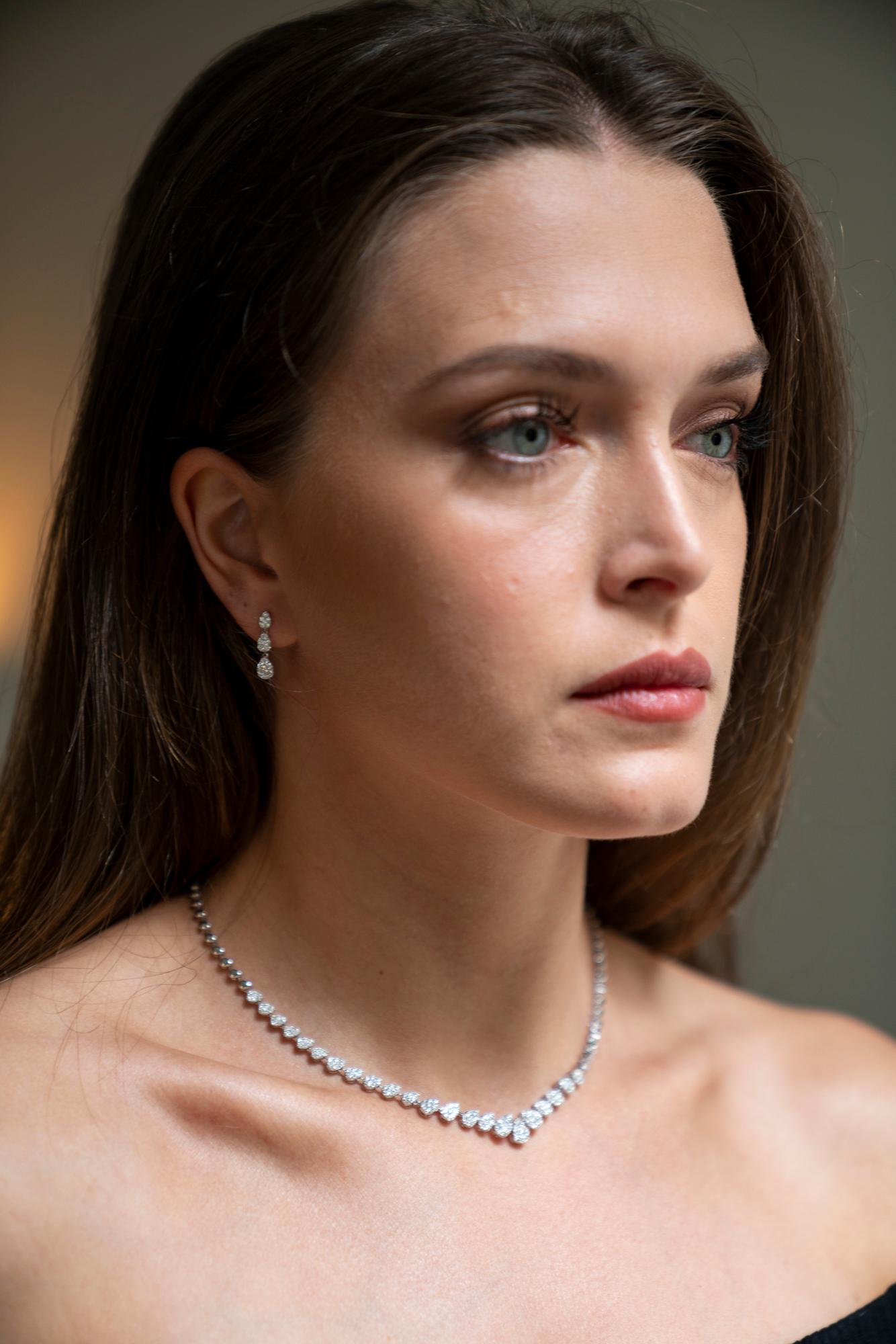 Natural Diamond 0.63 carats 18KT White Gold Cluster Drop Dangler Earrings In New Condition For Sale In Antwerpen, BE